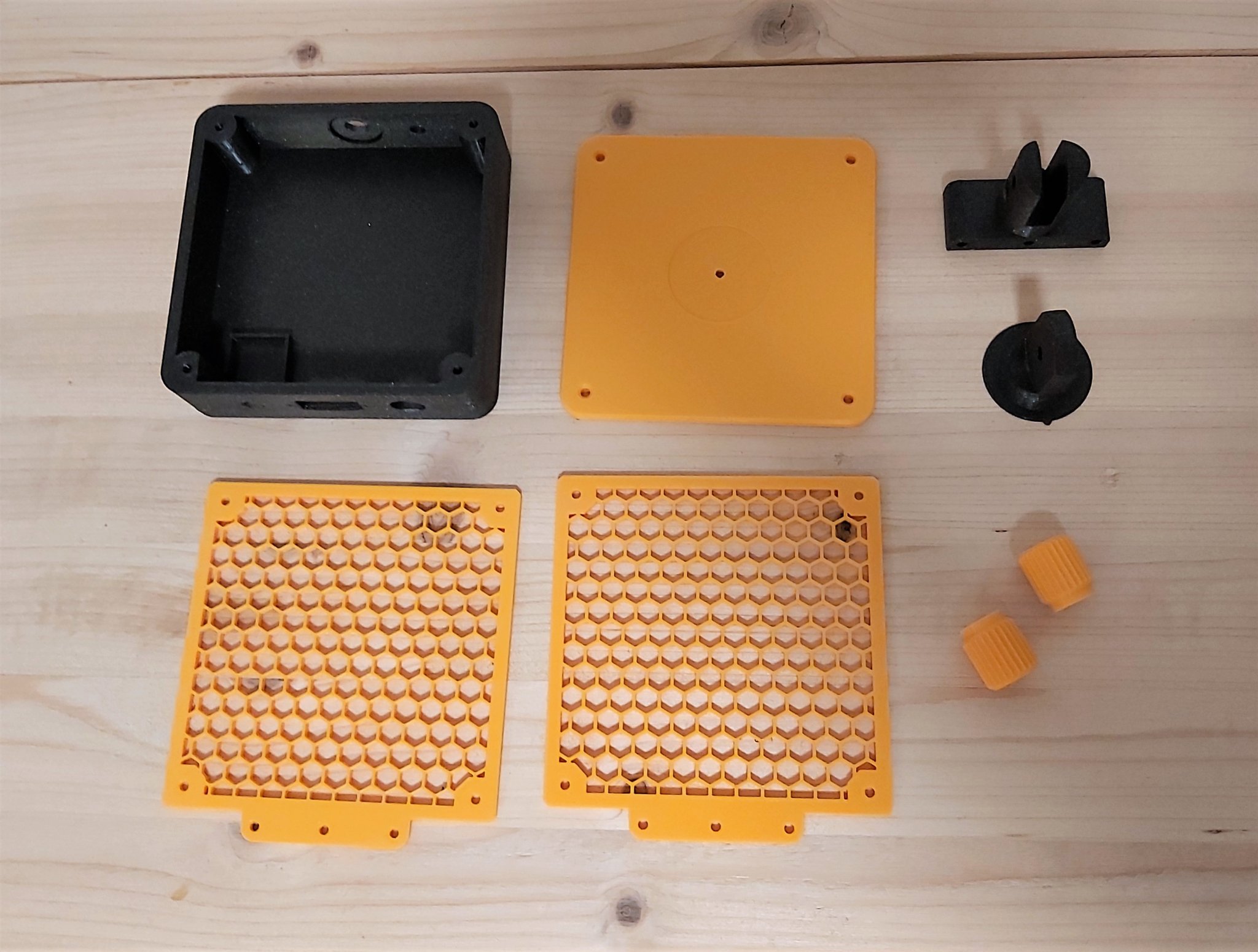 Quạt để bàn nghiêng V02 với công tắc và điều chỉnh tốc độ