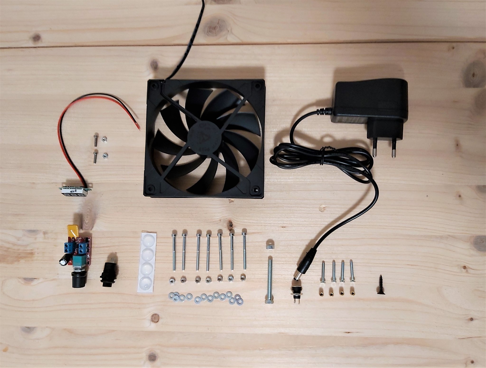 Quạt để bàn nghiêng V02 với công tắc và điều chỉnh tốc độ