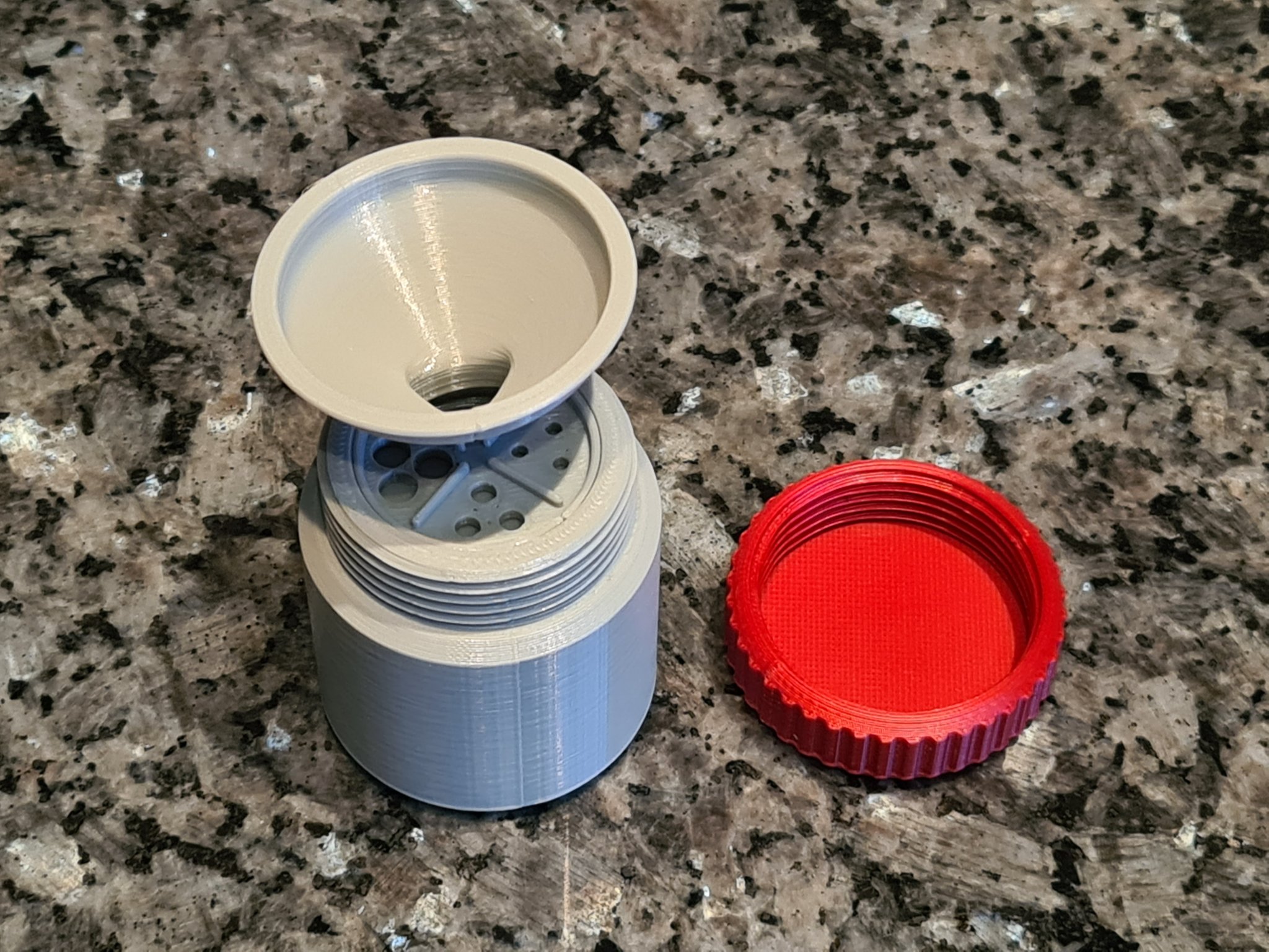 Cụm rắc gia vị ngoài trời cho muối và tiêu