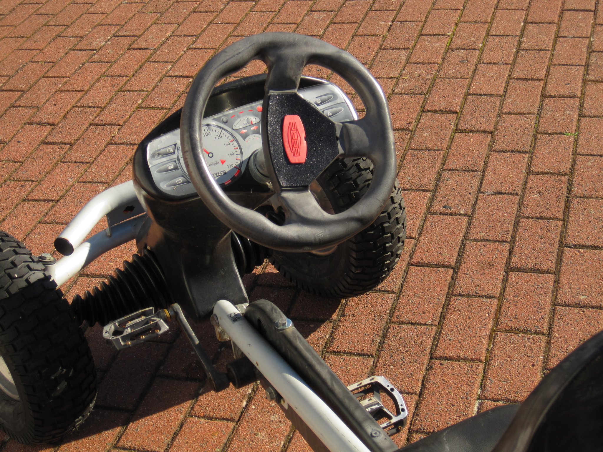 Bọc vô lăng Berg Tornado thay thế cho vô lăng cũ