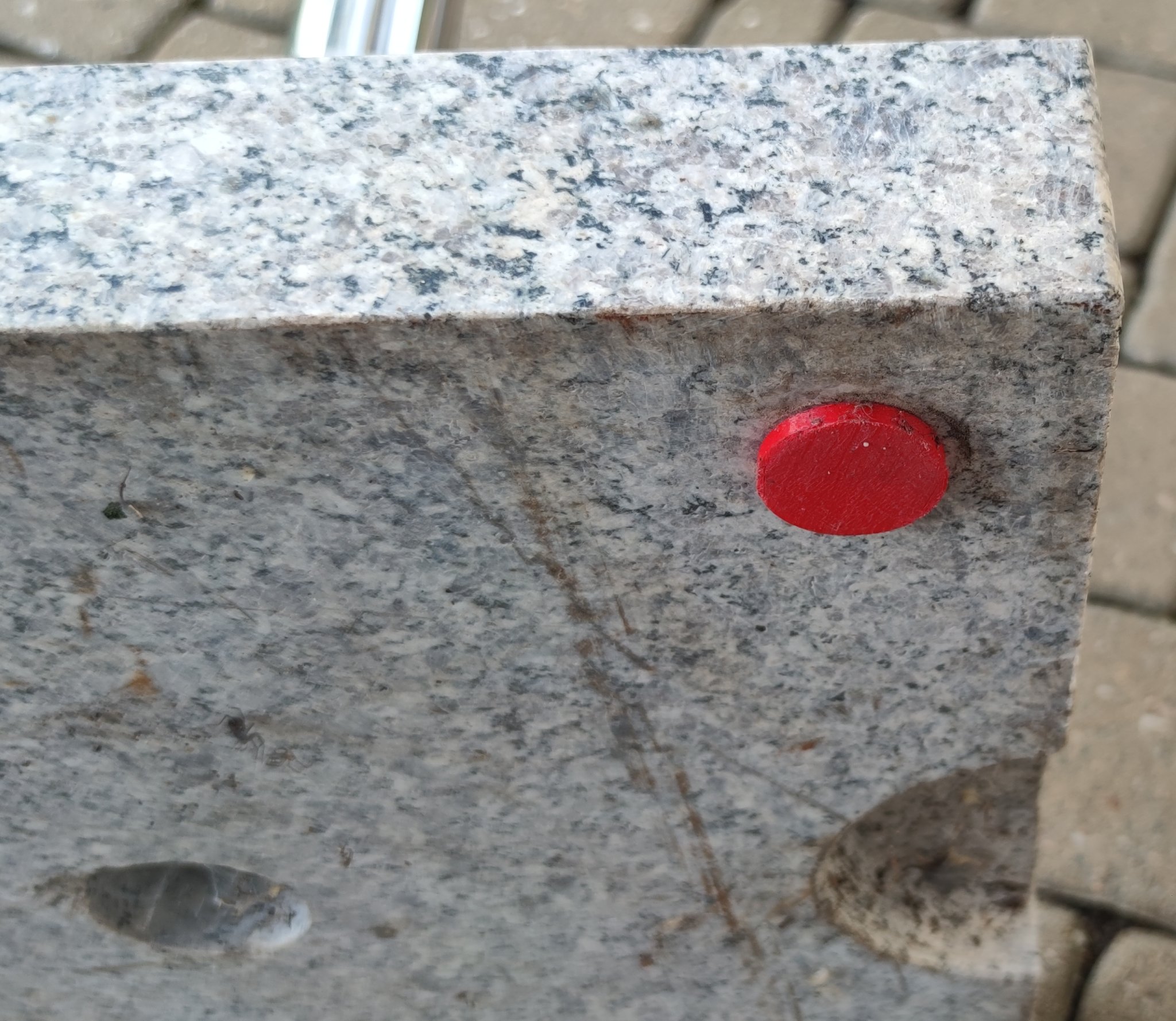 Chân thay thế cho giá đỡ ô Lidl bằng đá granite
