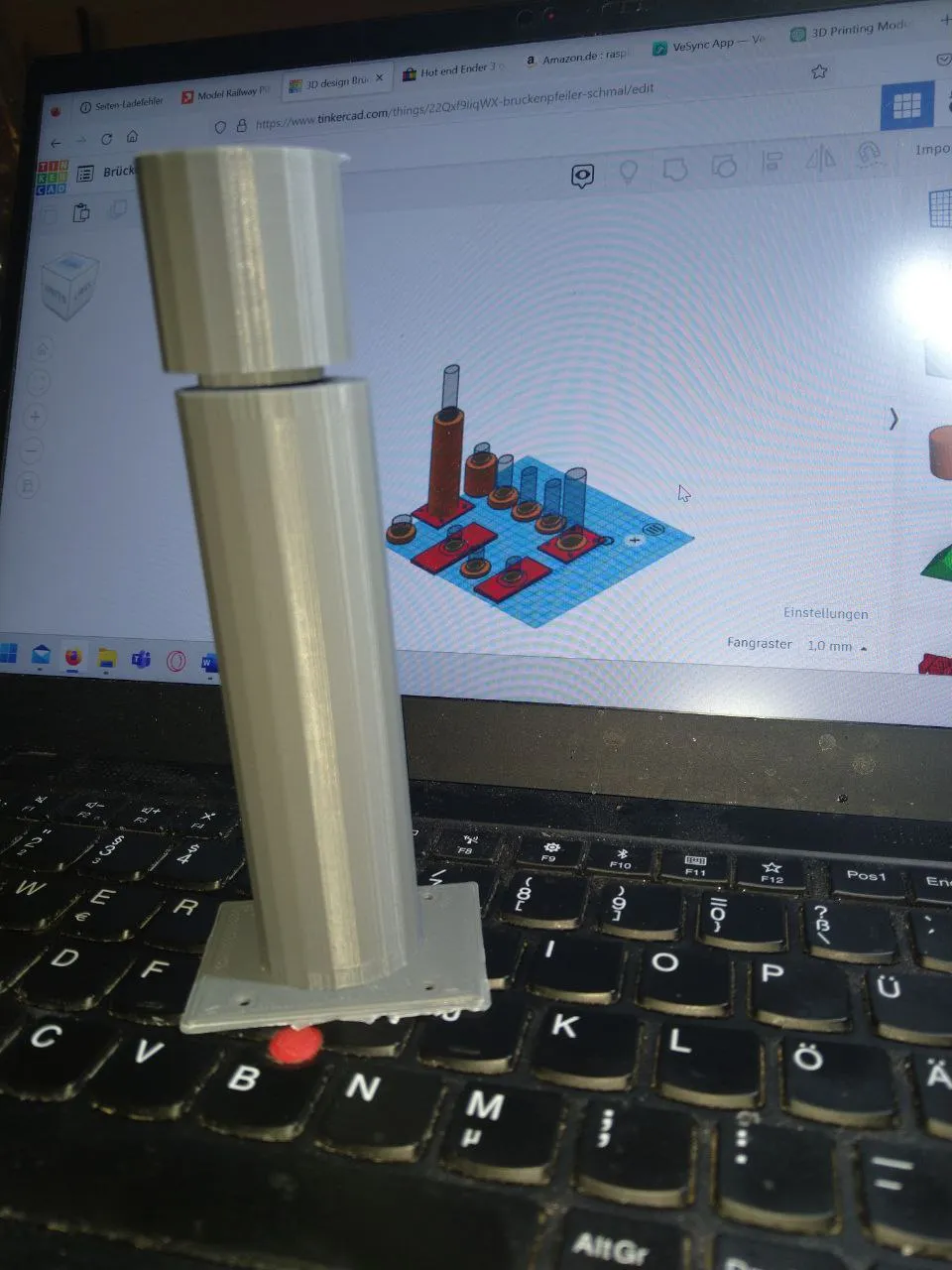 Cột hỗ trợ cho mô hình đường sắt 3D