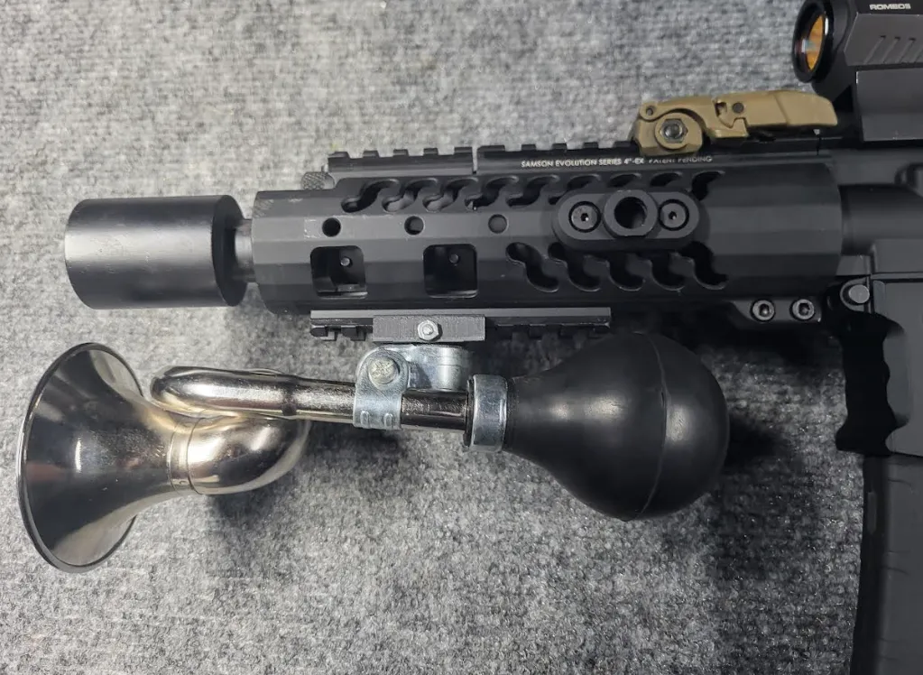 Giá đỡ kèn xe đạp gắn ray chiến thuật