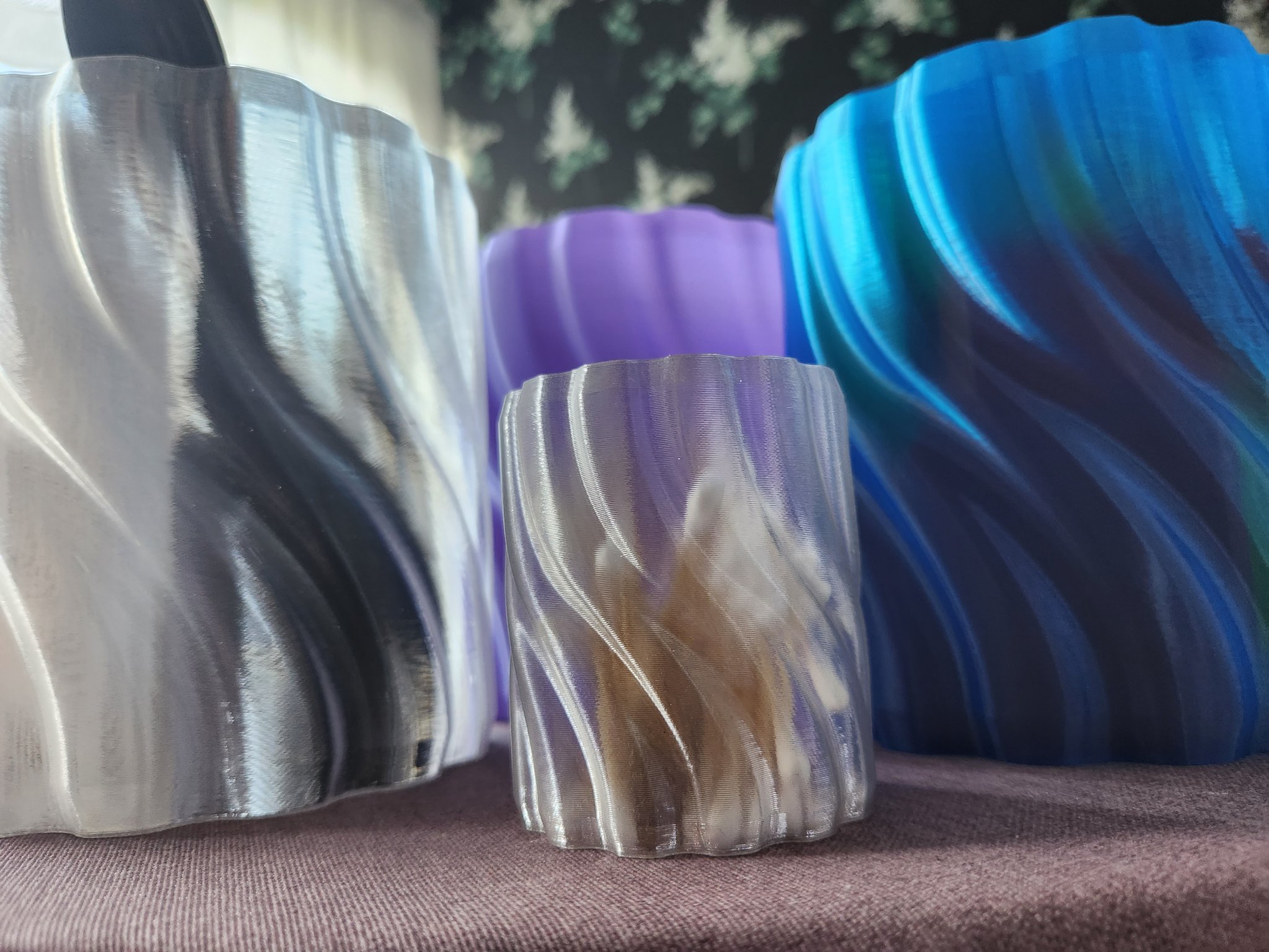 Bình hoa xoắn ốc đơn giản để lưu trữ đồ vật