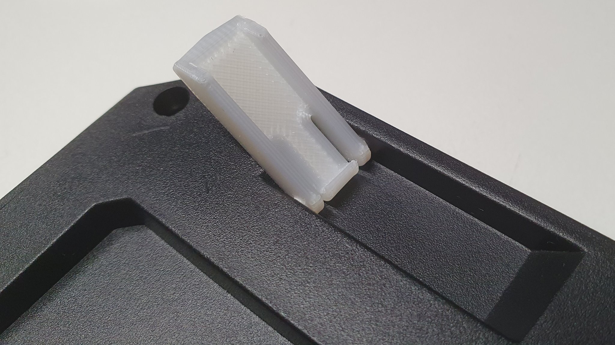 Thay thế chân bàn phím Redragon cho K502