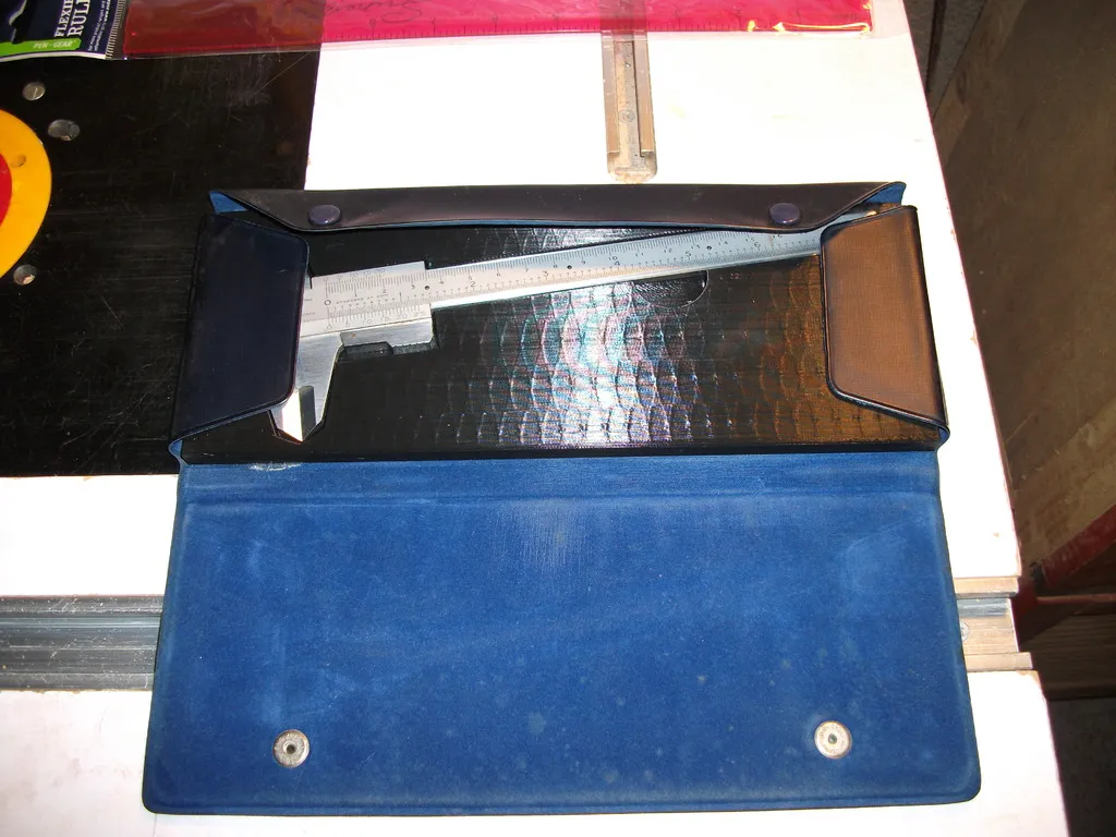 Giá đỡ thước kẹp Vernier trong hộp vintage