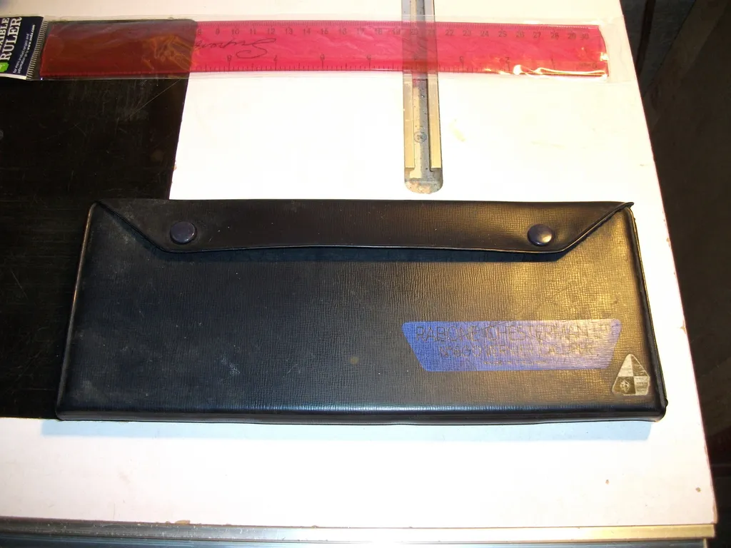 Giá đỡ thước kẹp Vernier trong hộp vintage