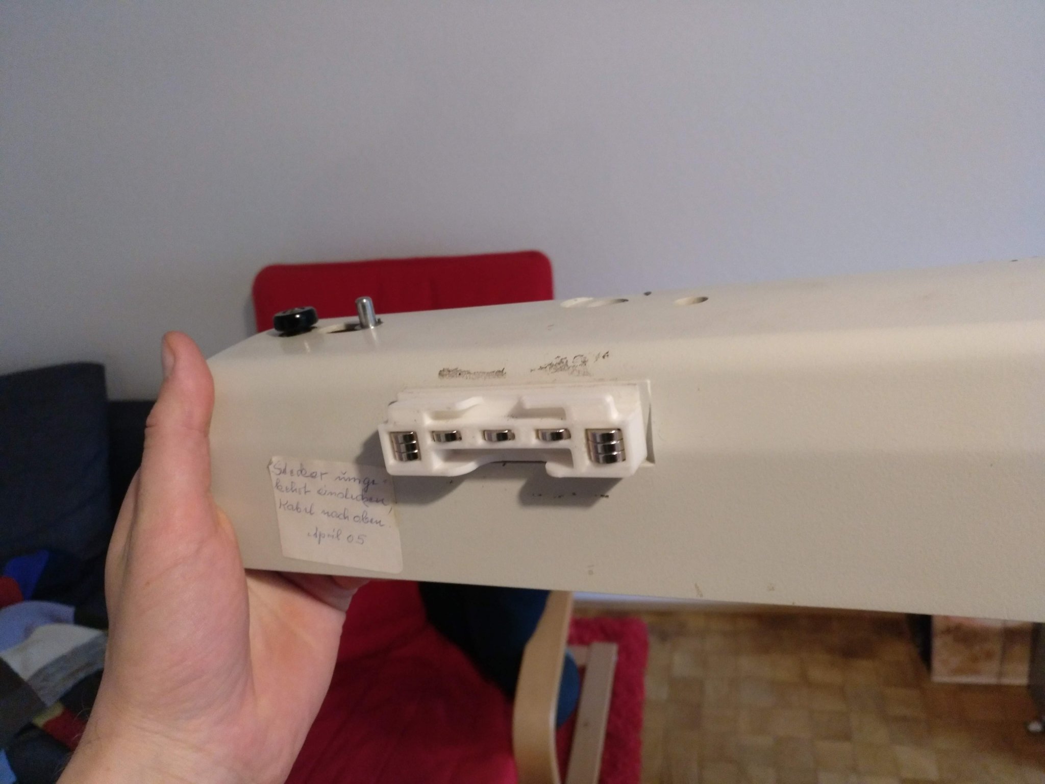 Giá đỡ cuộn chỉ từ tính cho máy may Pfaff cổ điển