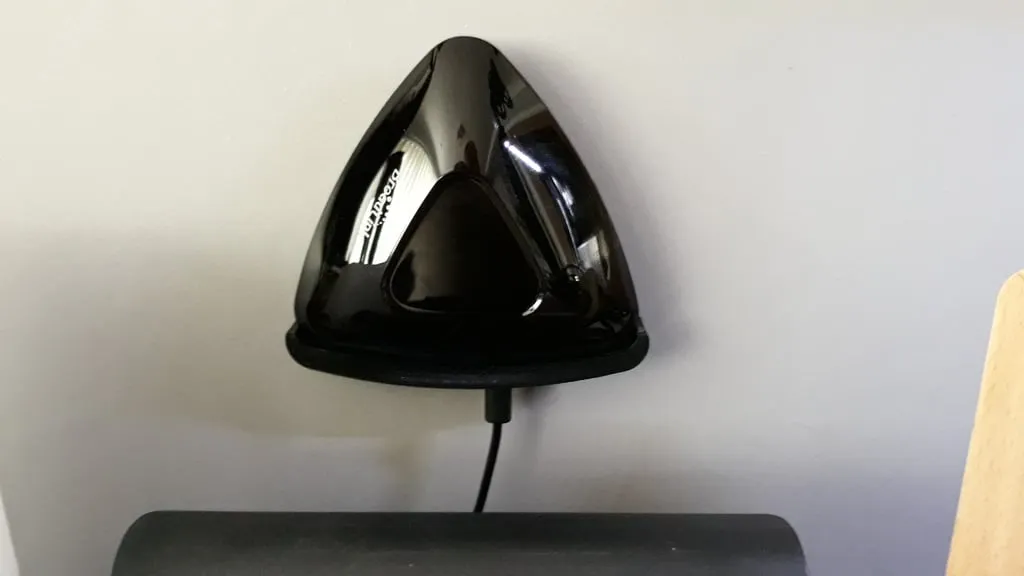 Giá đỡ Broadlink RM Pro thiết kế tối giản