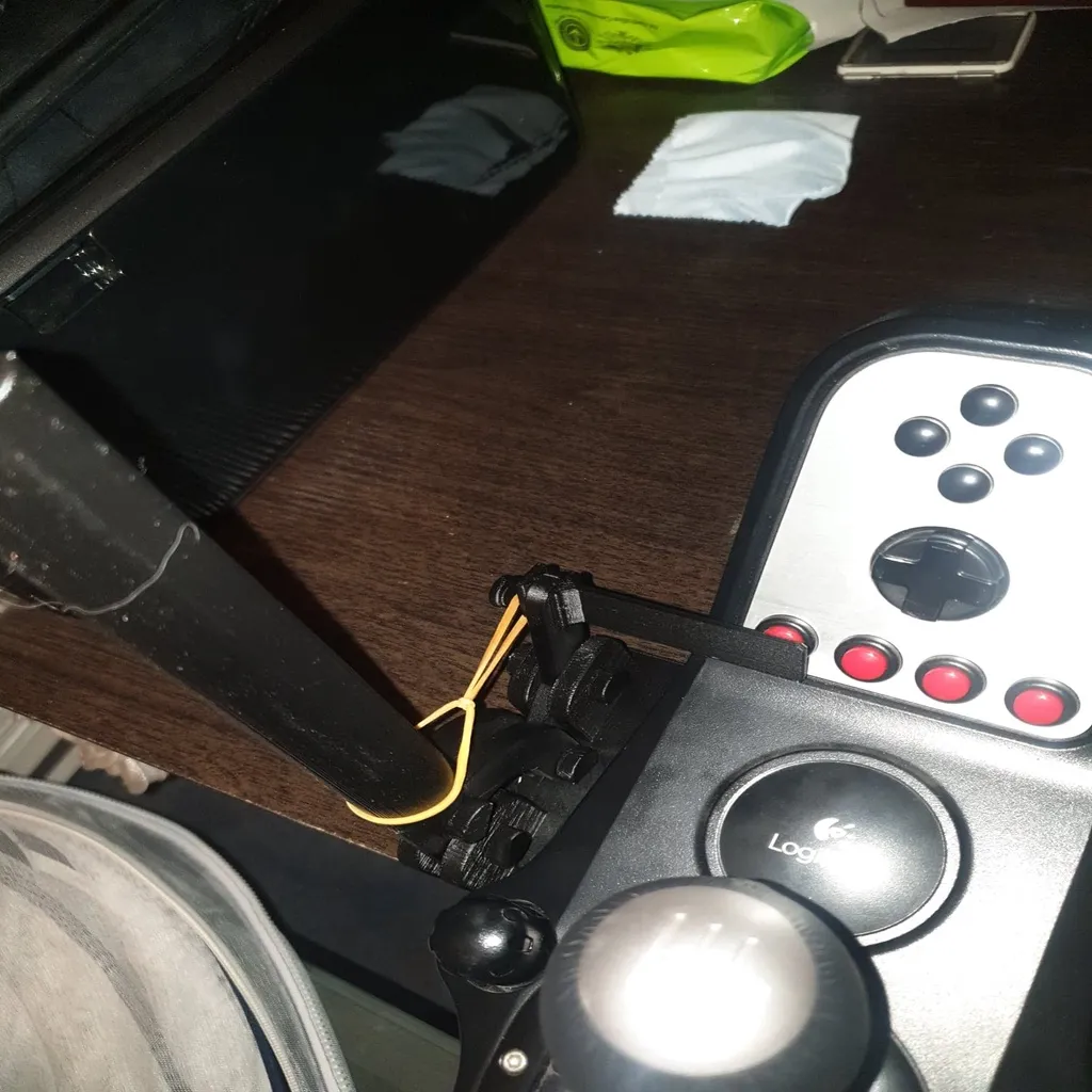 Bộ điều khiển tay lái Logitech G27 với phanh tay tùy chỉnh