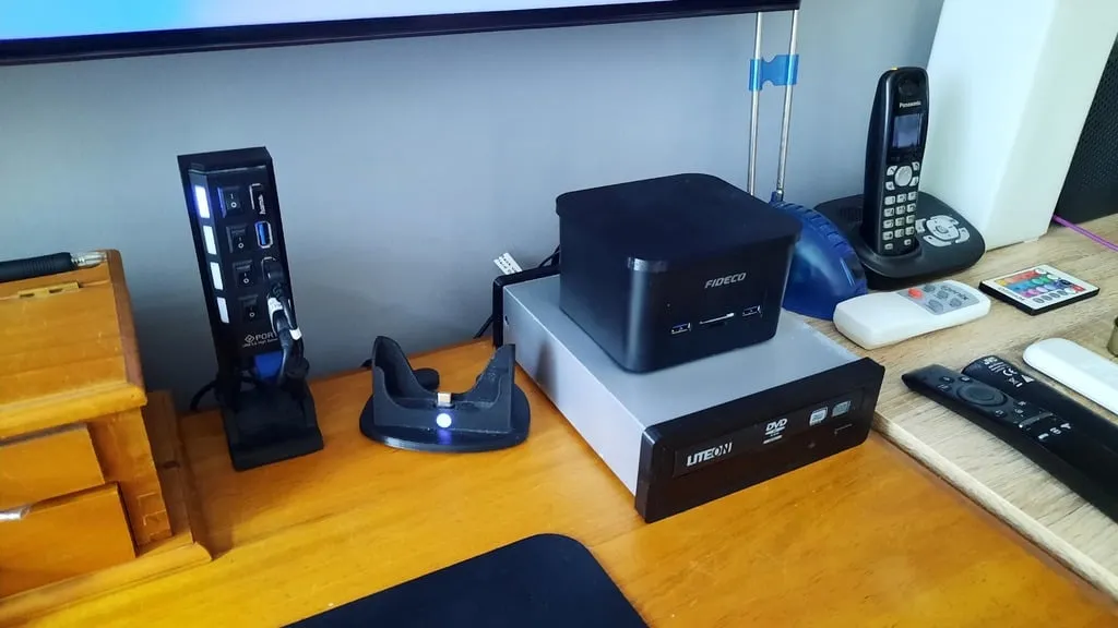 Vỏ cho ổ quang 5.25" sử dụng bo mạch Hitachi Simpledrive