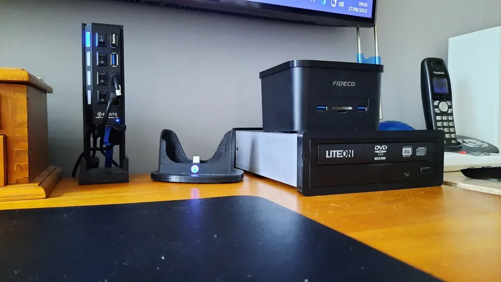 Vỏ cho ổ quang 5.25" sử dụng bo mạch Hitachi Simpledrive