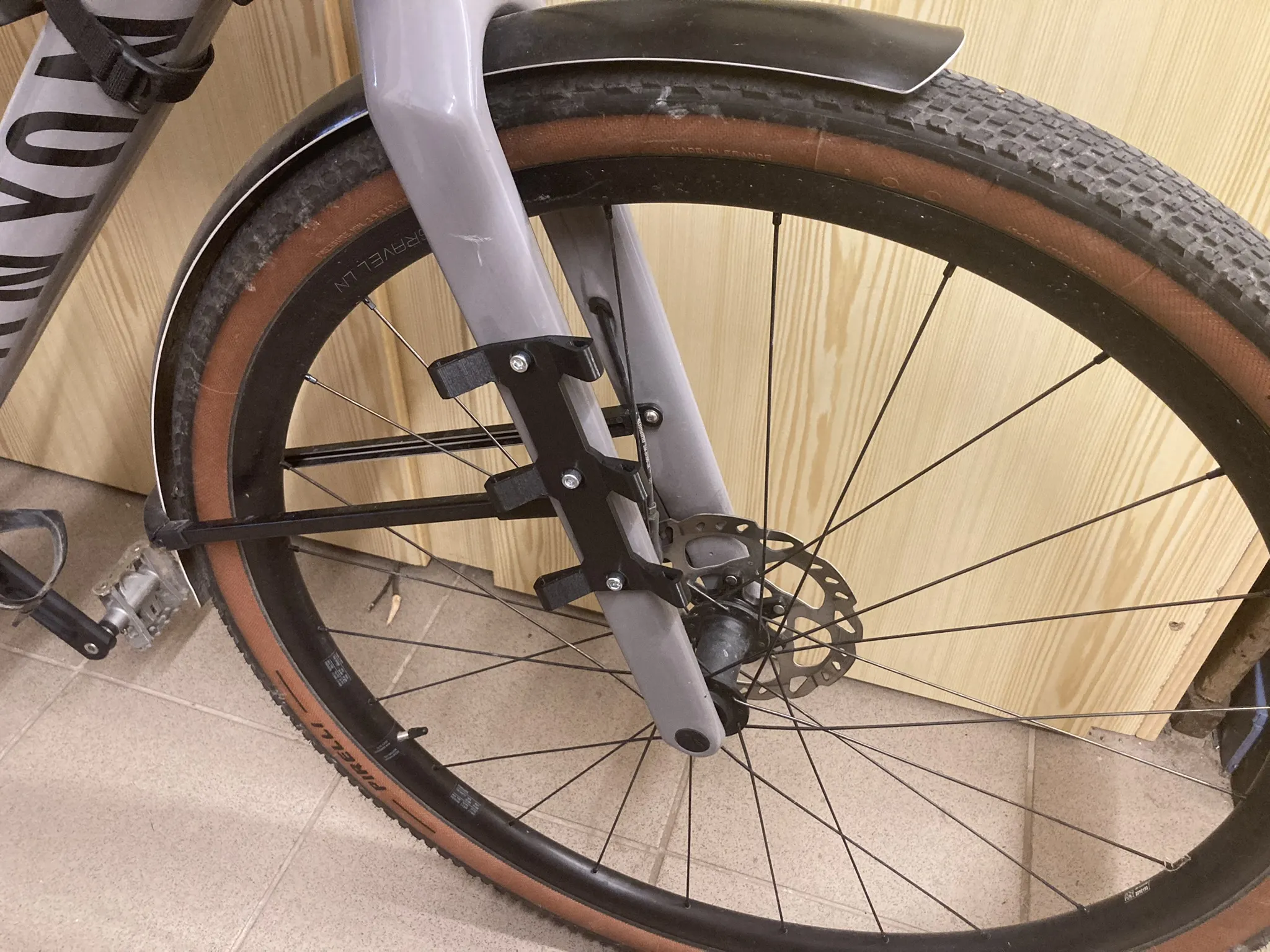 Giá đỡ túi trên càng xe đạp cho bikepacking