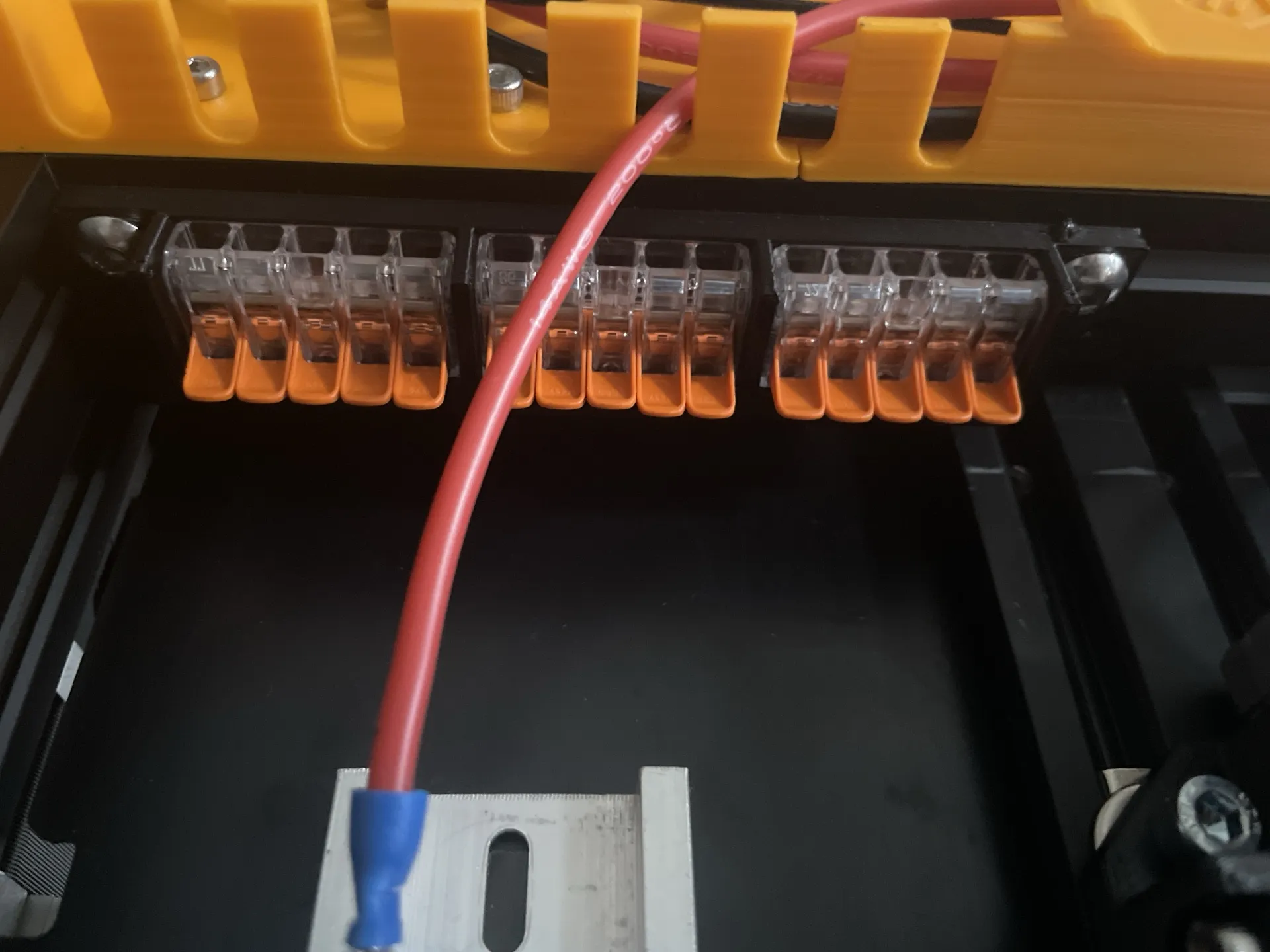 Cổng kết nối Wago 5 chiều lắp vào khung 2040 (3x)