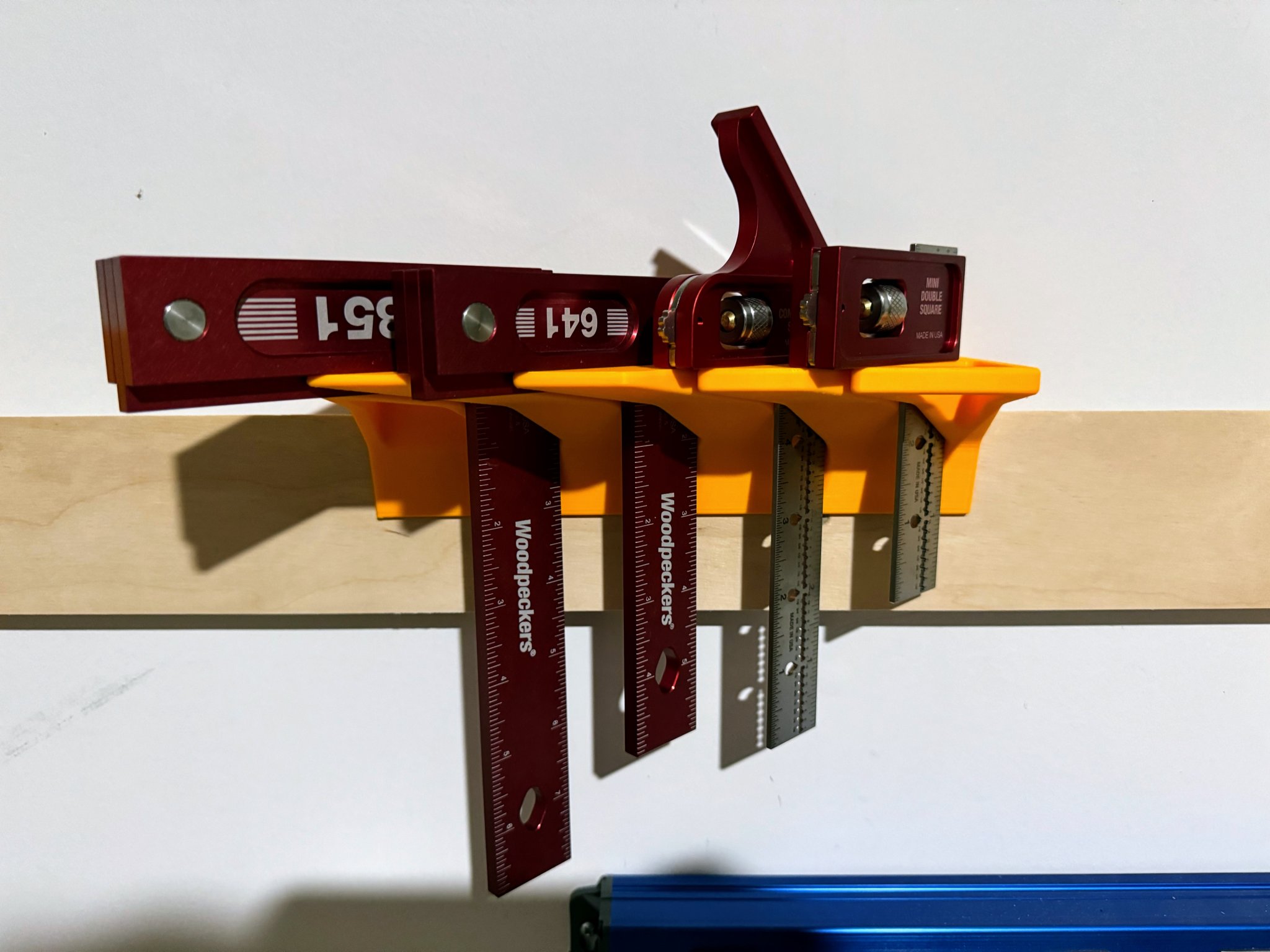 Giá đỡ vuông gỗ treo tường với góc 45 độ