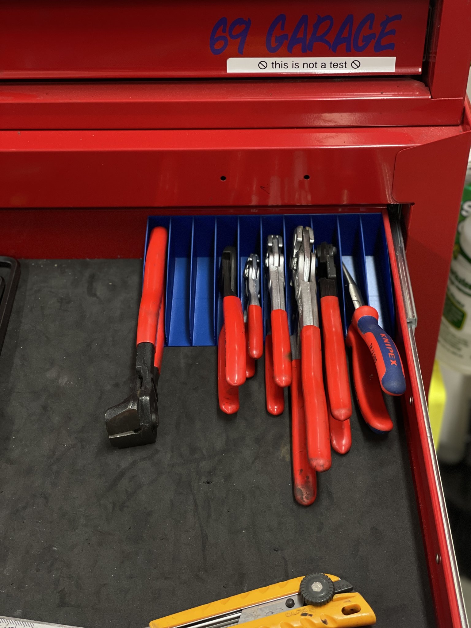 Tổ chức ngăn kéo kìm cho đồ nghề của bạn