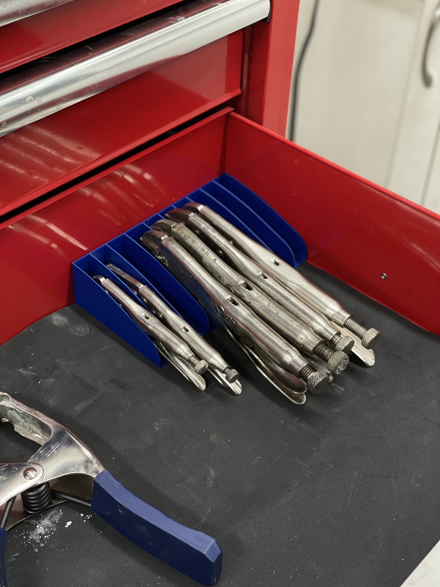 Tổ chức ngăn kéo kìm cho đồ nghề của bạn