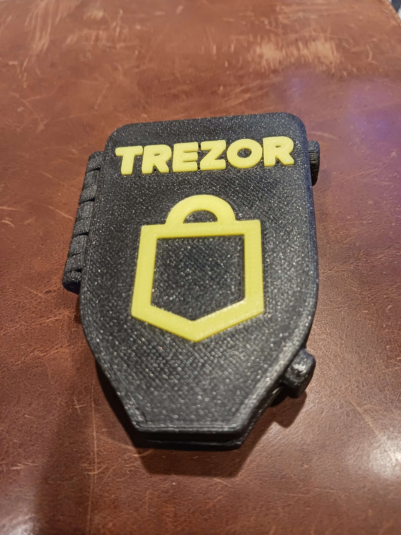 Vỏ bảo vệ Trezor Model T với chốt từ tính