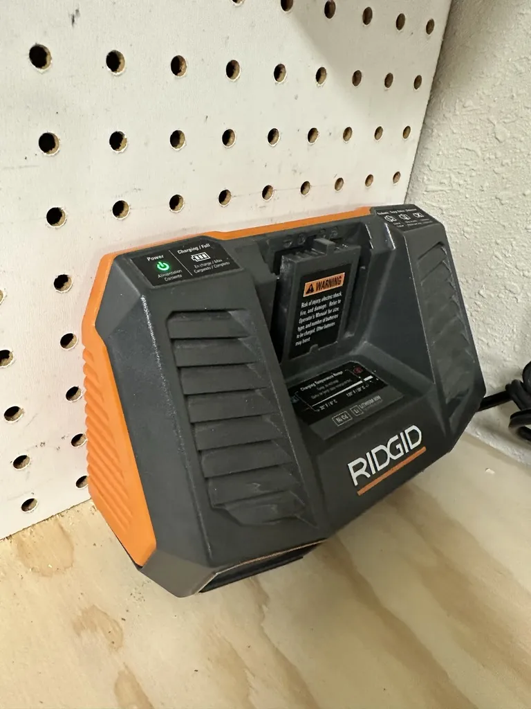 Giá đỡ sạc pin Ridgid cho R840095 và R86092