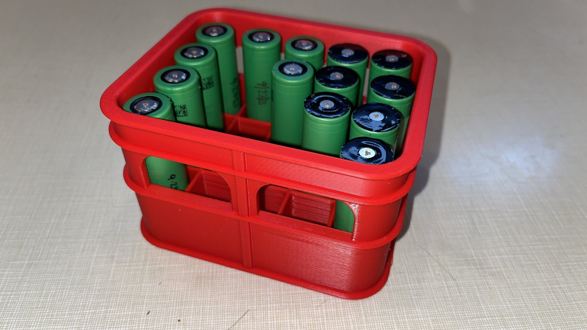 Thùng bia 18650 với nắp xếp chồng tiện lợi