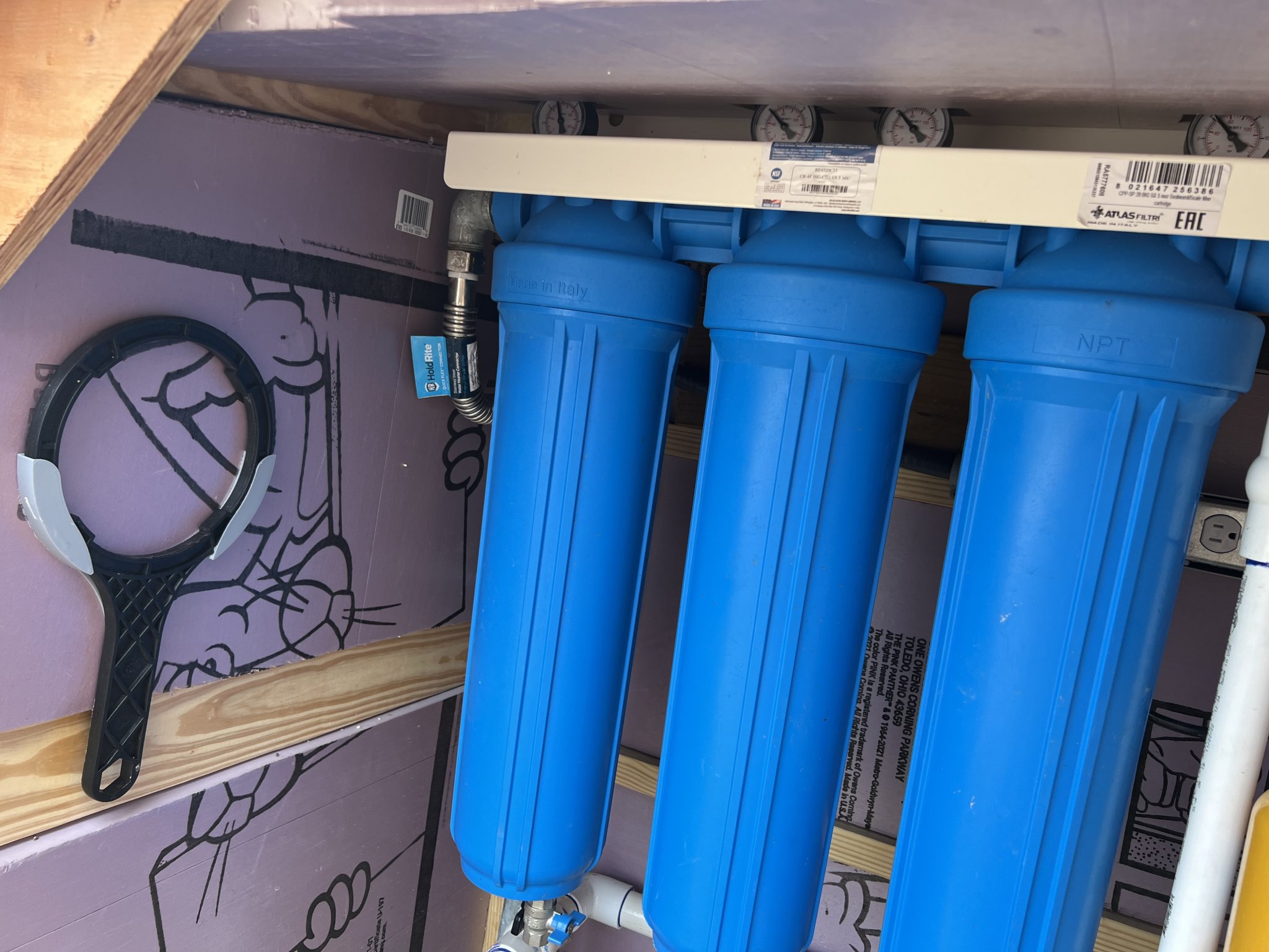 Giá đỡ chìa khóa lọc nước Atlas