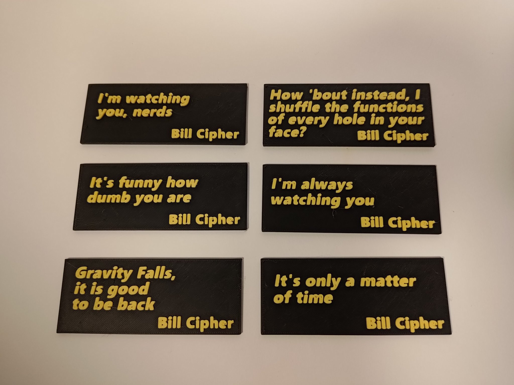 Trích dẫn Bill Cipher với giá đỡ tùy chỉnh