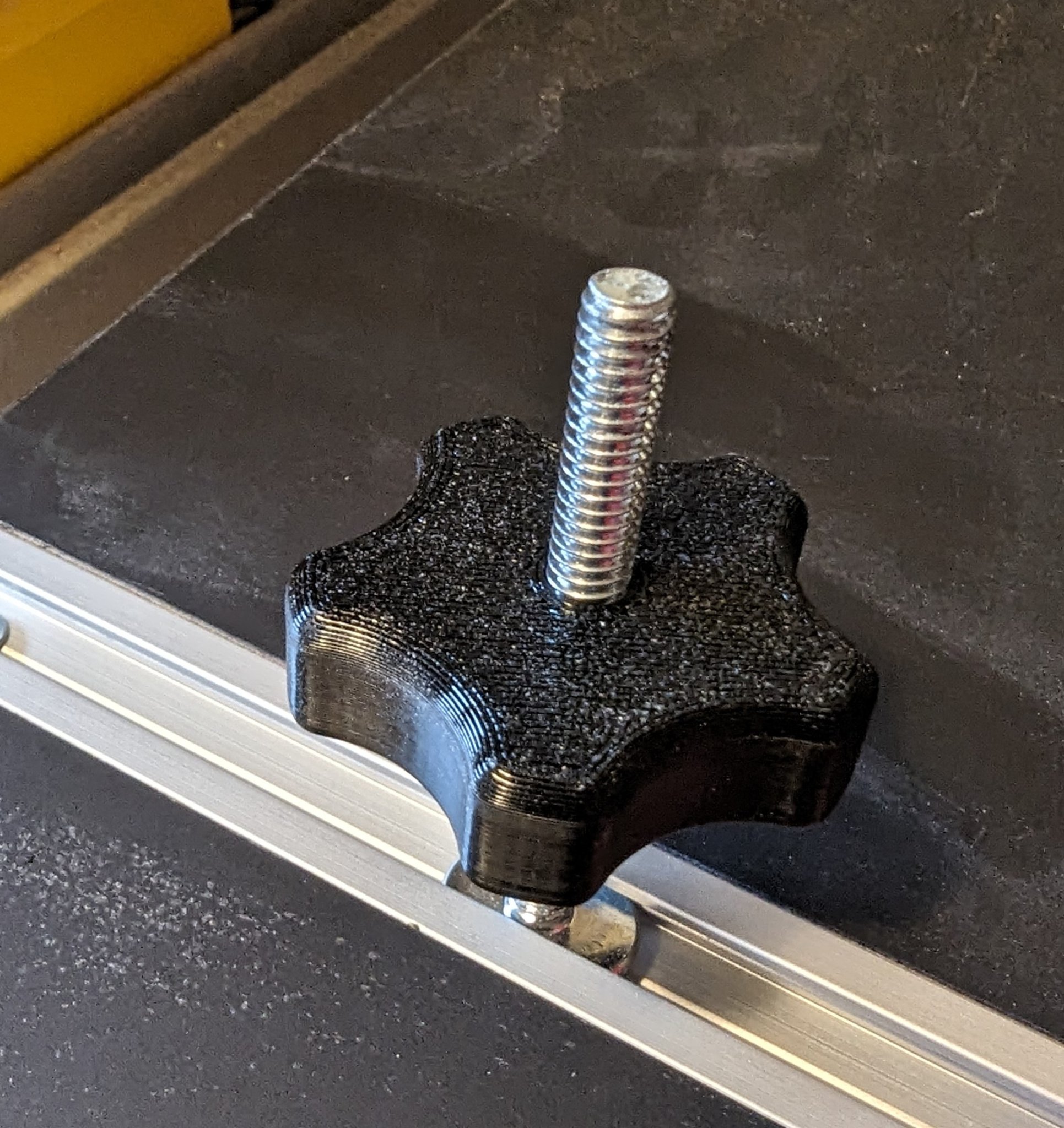 Núm điều chỉnh Captive Nut 1/4-20 cho dự án DIY