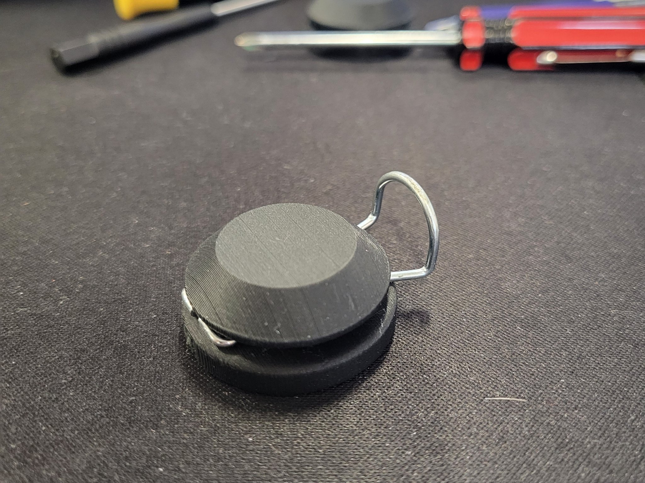 Kẹp giữ bánh xe cho xe đẩy