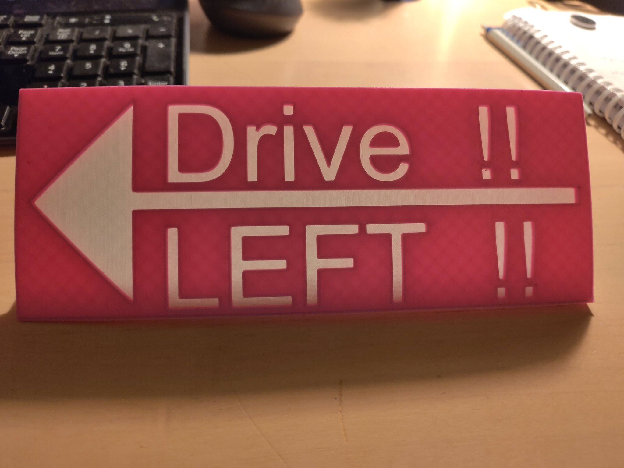 Biển báo lái xe bên trái tại New Zealand