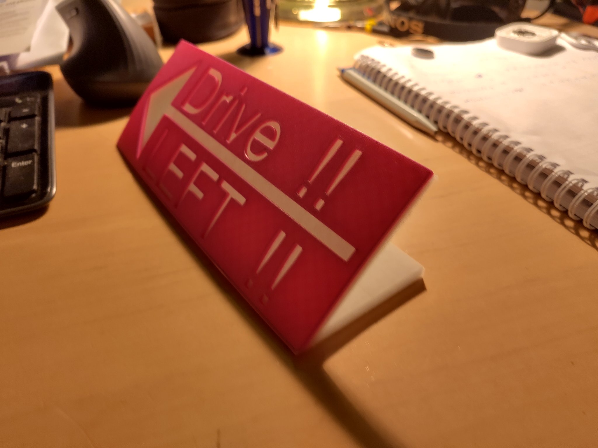 Biển báo lái xe bên trái tại New Zealand