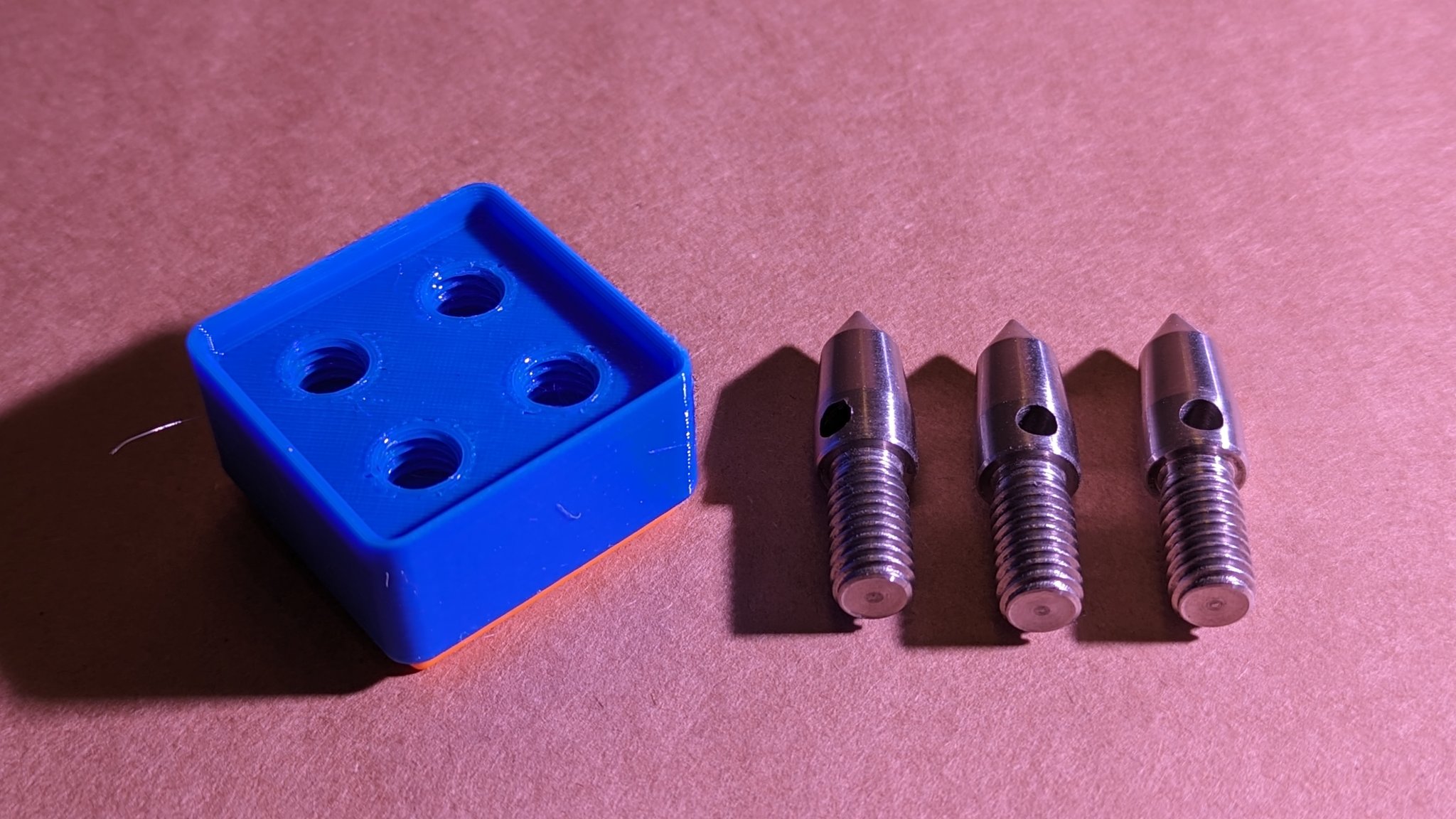 Giá đỡ chân nhọn cho chân tripod Gridfinity