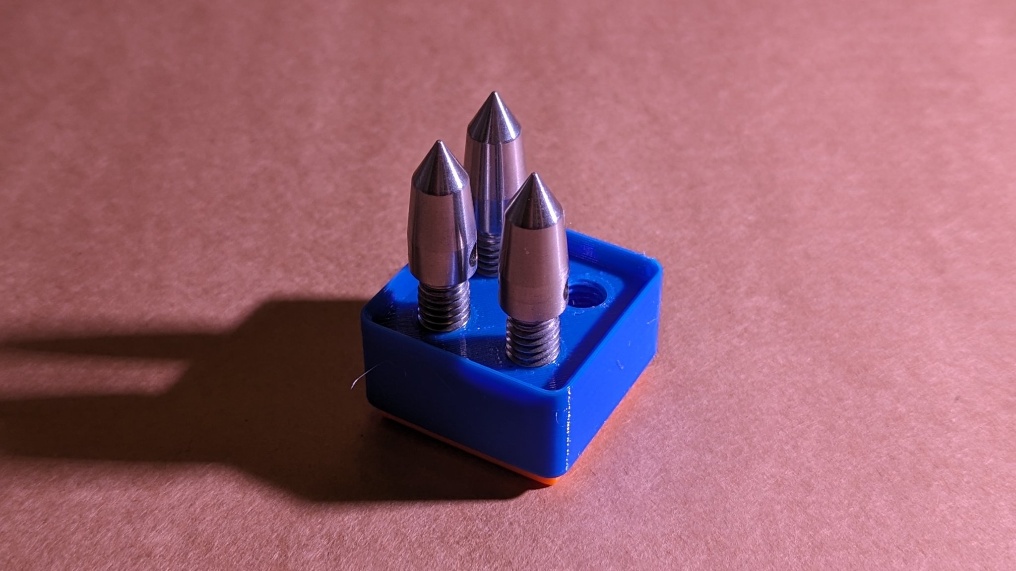 Giá đỡ chân nhọn cho chân tripod Gridfinity