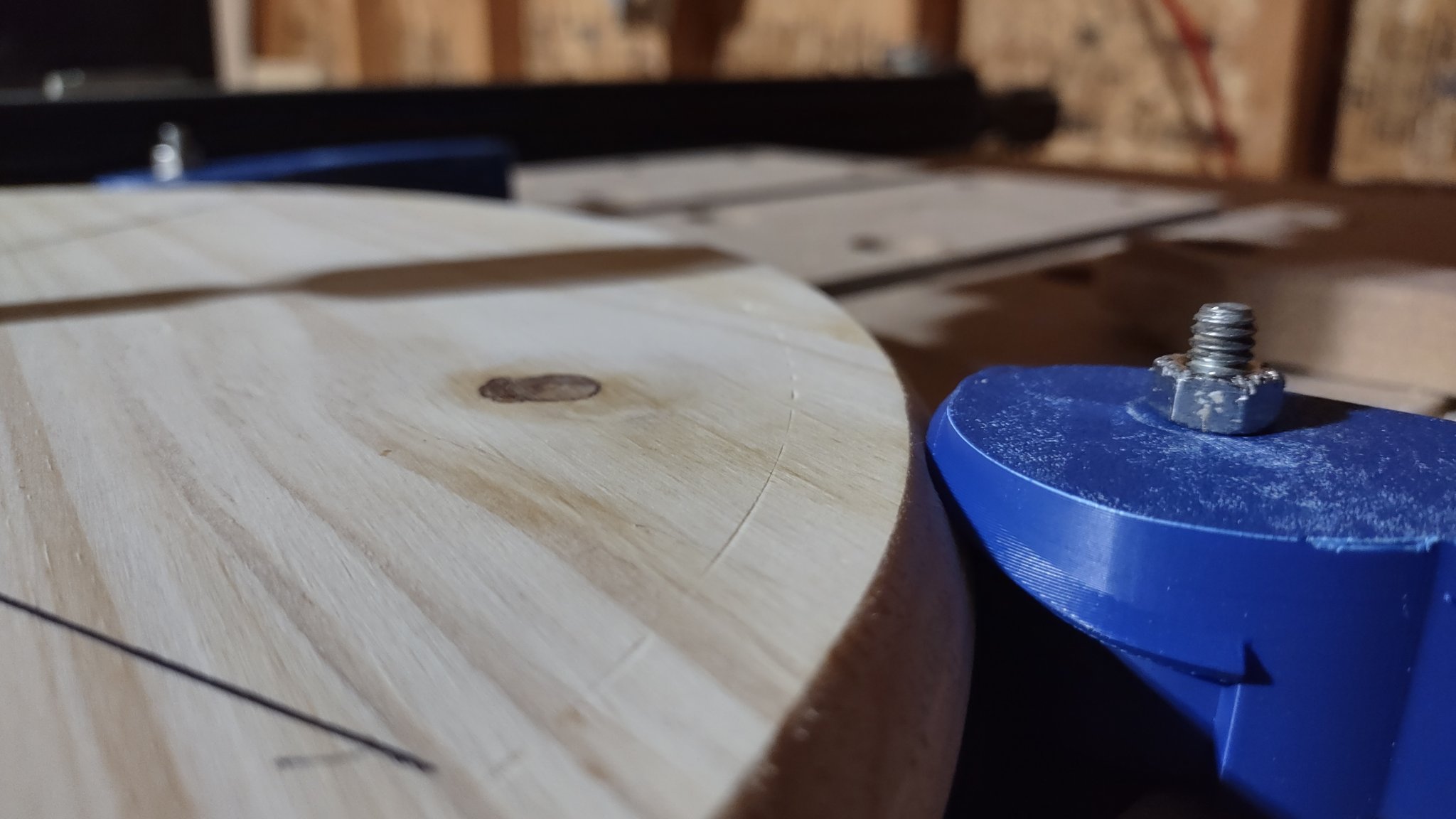 Hệ thống kẹp cam và chốt cho máy CNC với ray T-Track