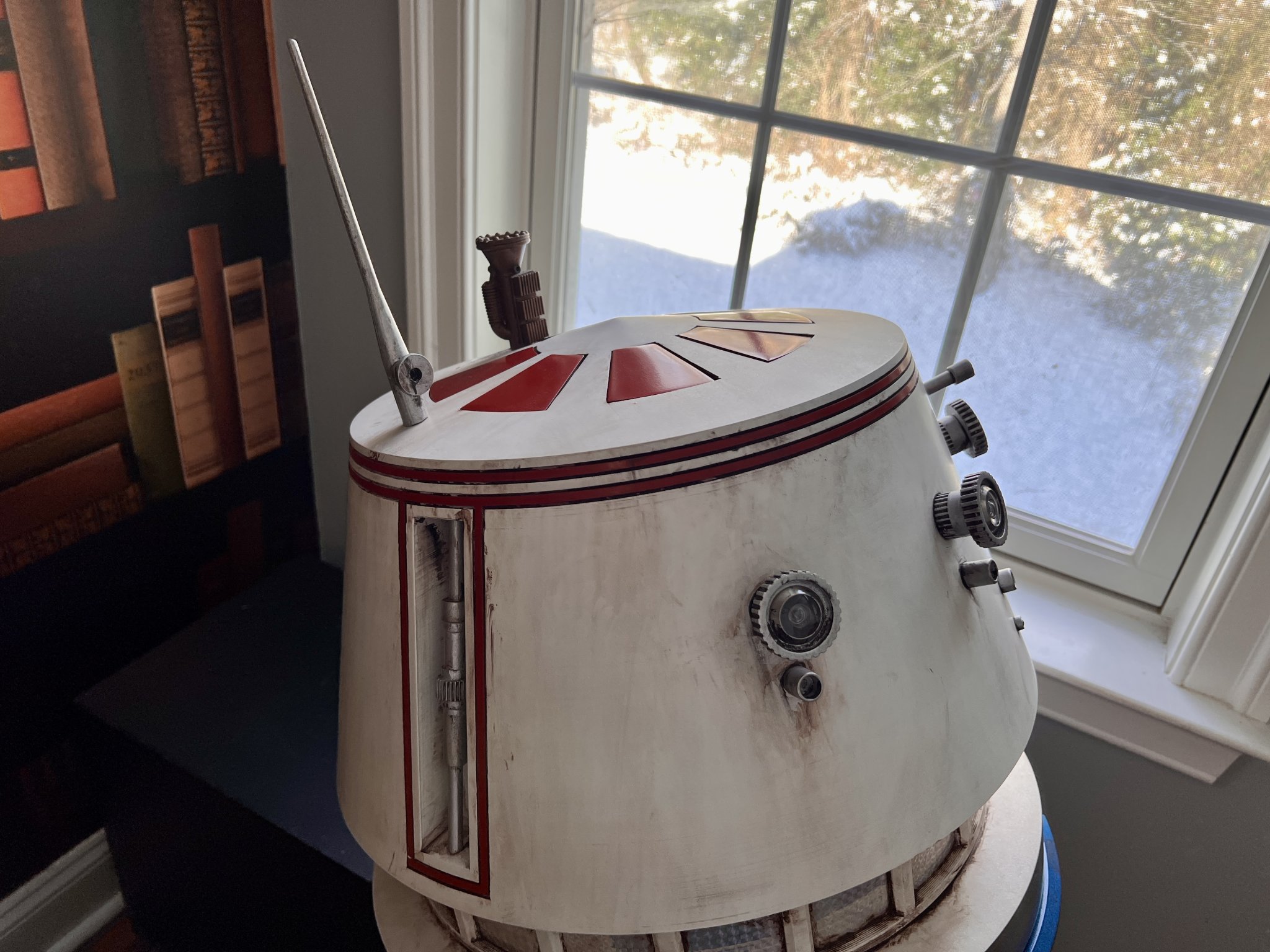 R5-D4 với động cơ xấu và hiệu ứng khói ánh sáng