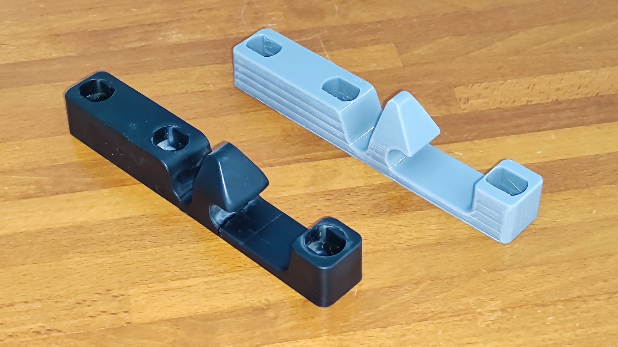 Móc cửa thay thế cho cổng bị hỏng