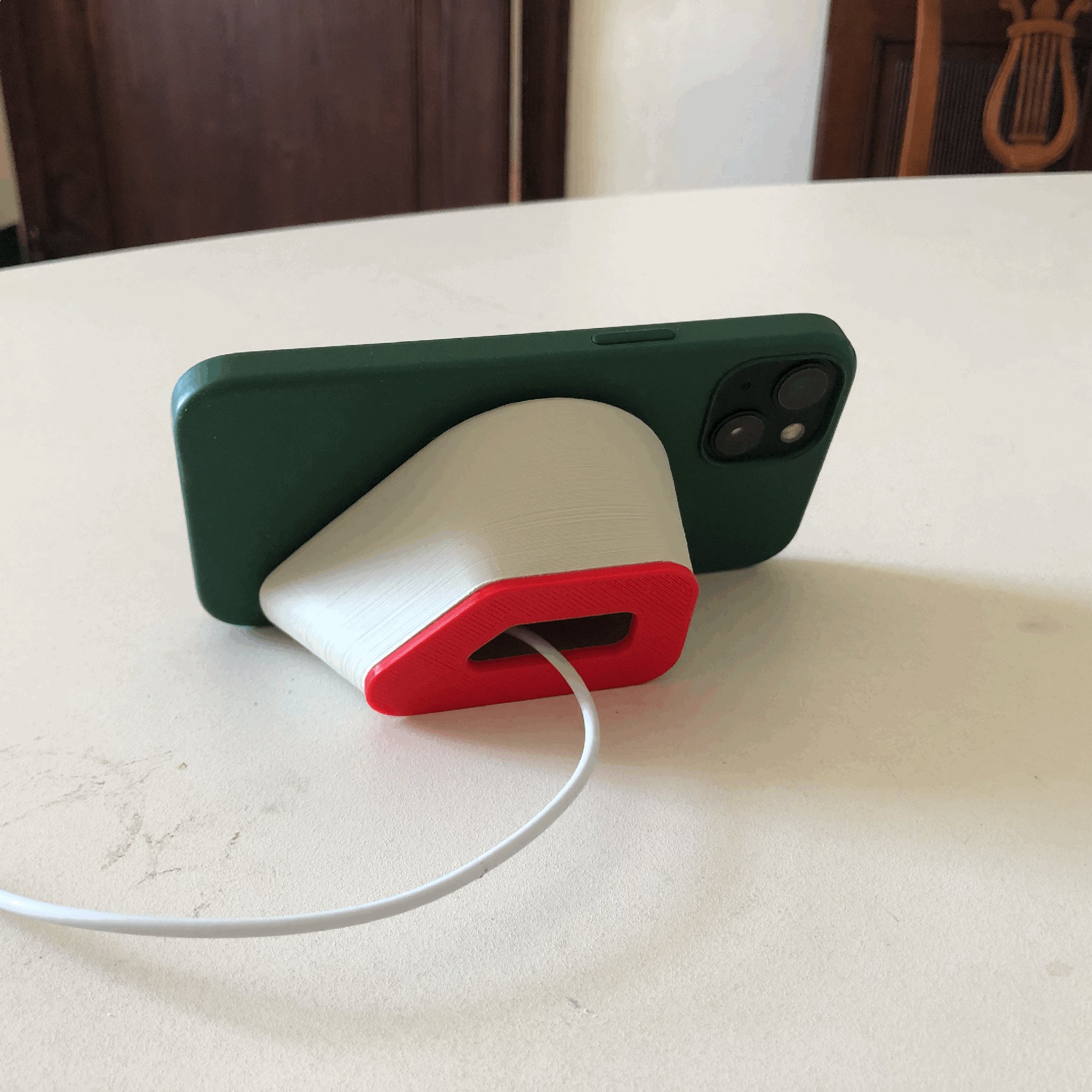 Giá đỡ sạc MagSafe cho chế độ chờ iOS 17