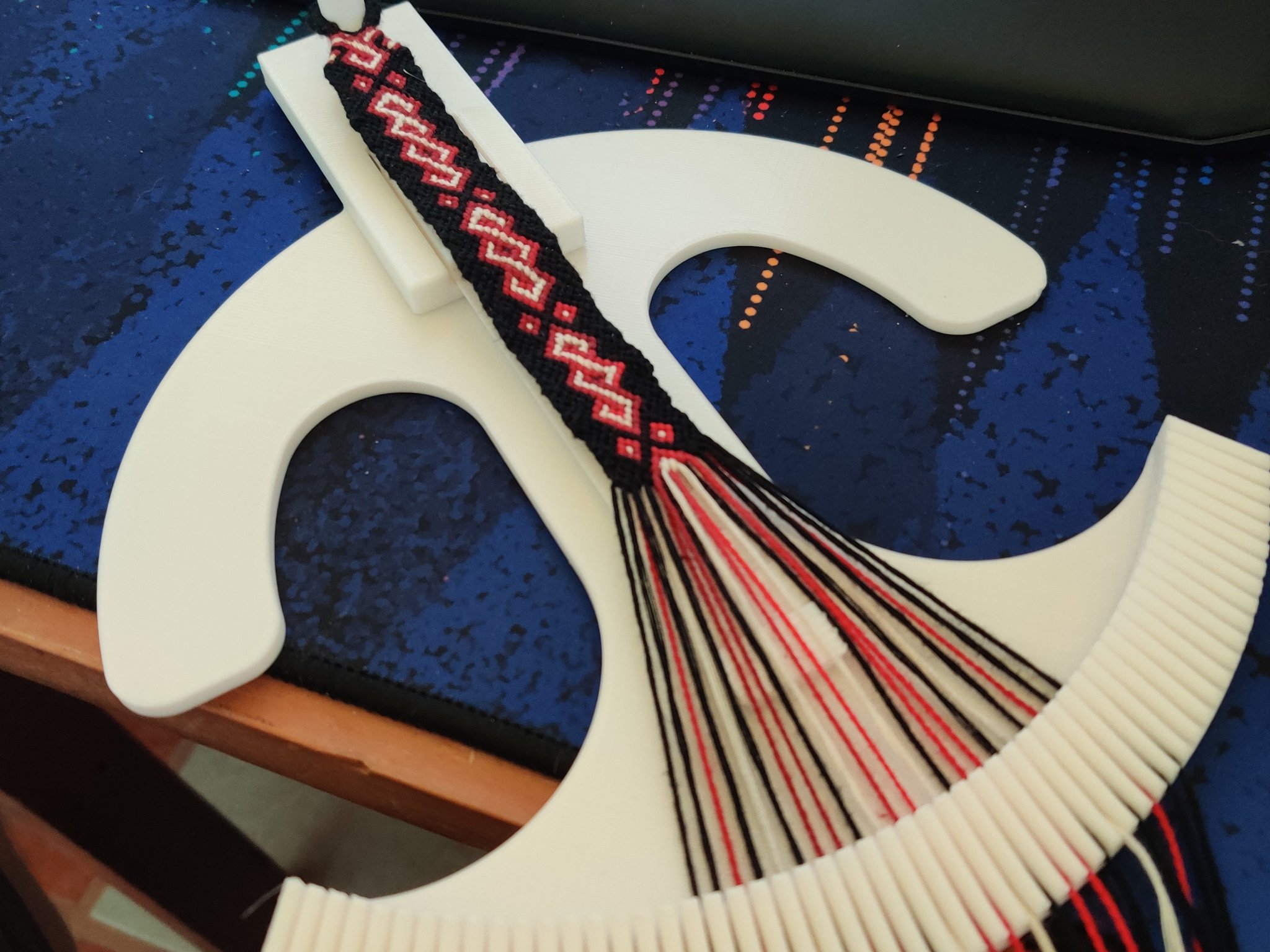 Bộ dụng cụ làm vòng tay tình bạn tiện lợi