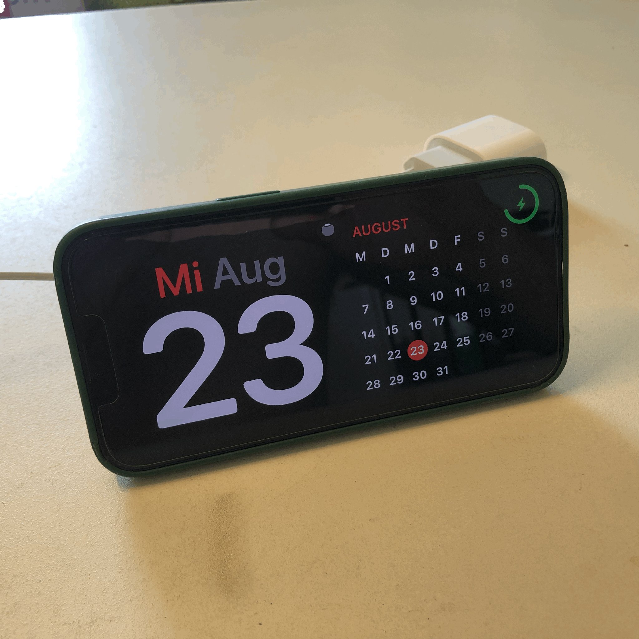 Giá đỡ sạc MagSafe cho chế độ chờ iOS 17