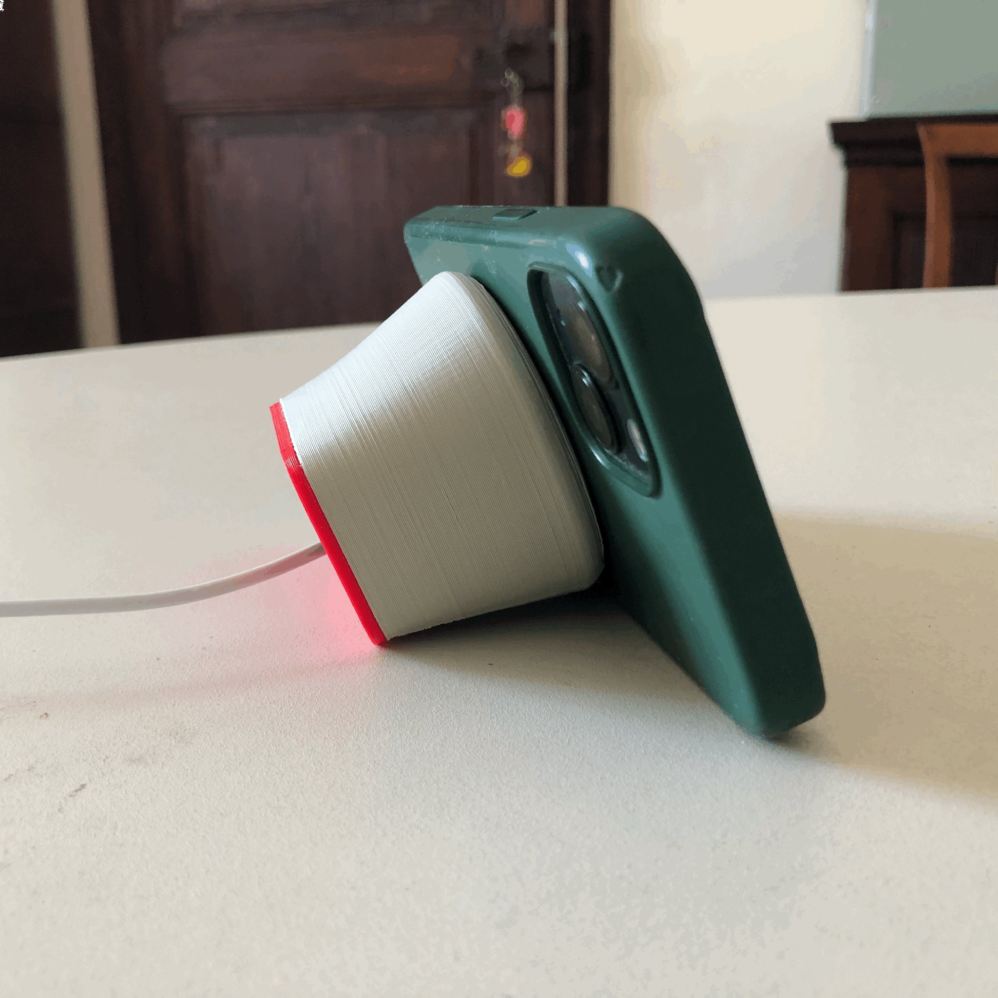 Giá đỡ sạc MagSafe cho chế độ chờ iOS 17