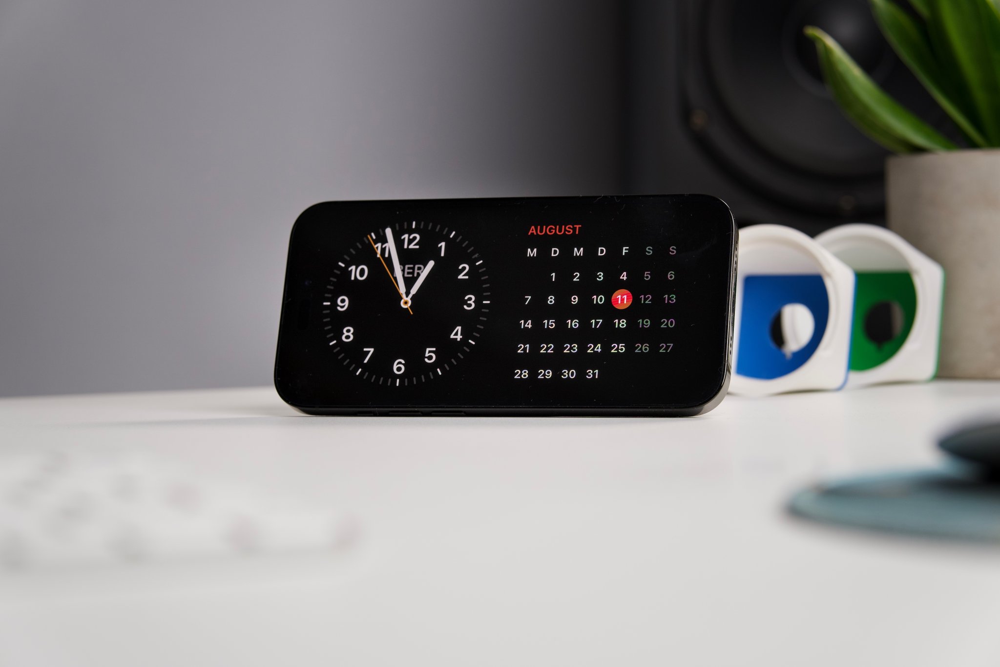 Giá đỡ sạc MagSafe cho chế độ StandBy của iPhone