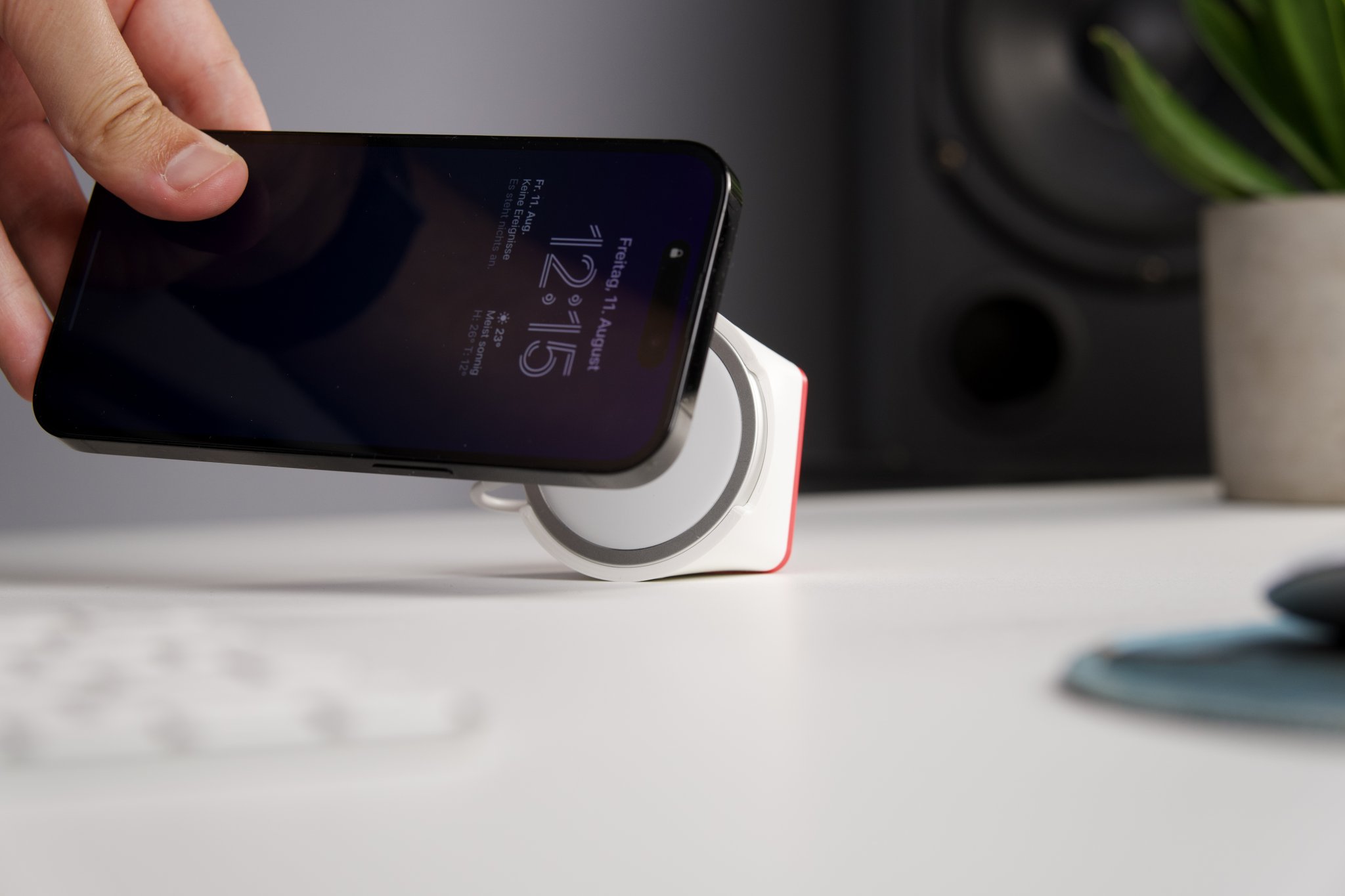 Giá đỡ sạc MagSafe cho chế độ StandBy của iPhone