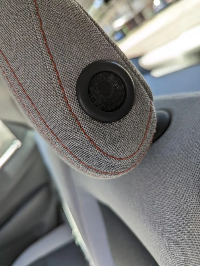 Nút điều chỉnh tựa đầu cho Chevrolet Bolt EV