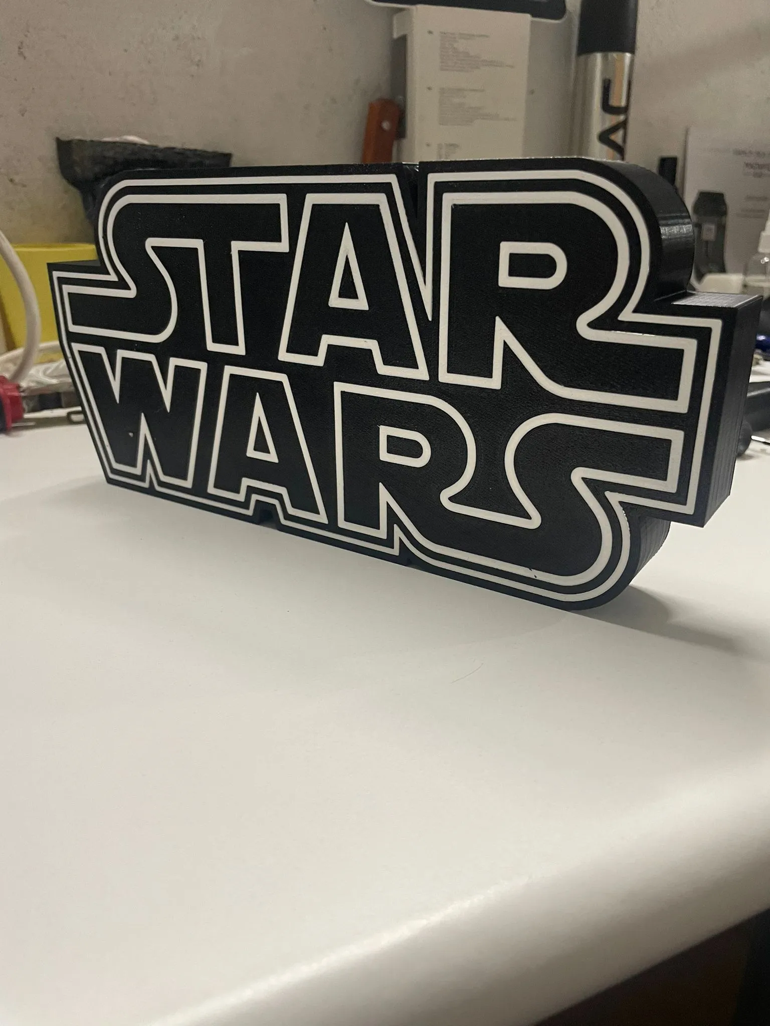 Đèn LED hình logo Star Wars với thiết kế hai màu