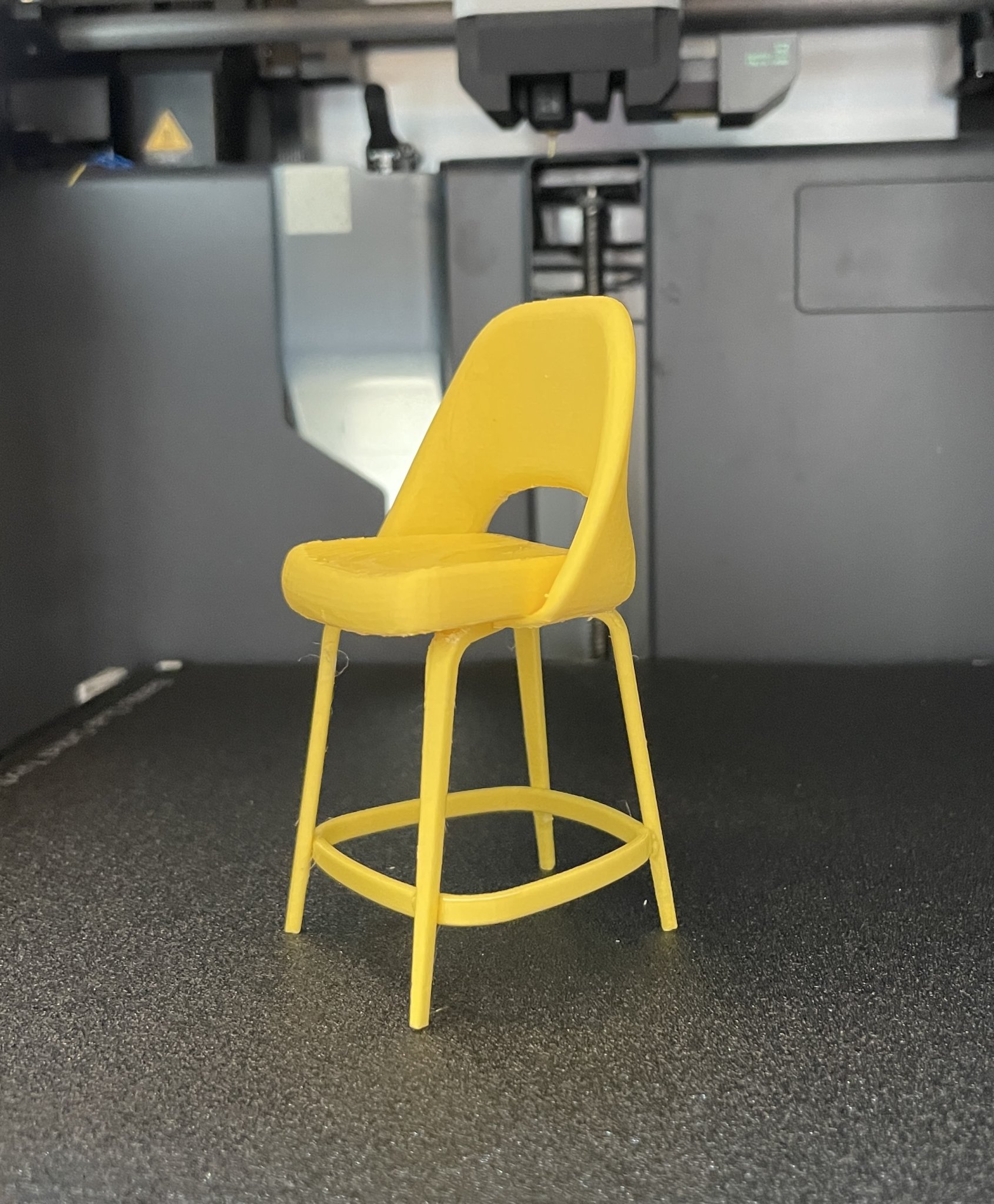 Ghế bar cho búp bê trong ngôi nhà búp bê