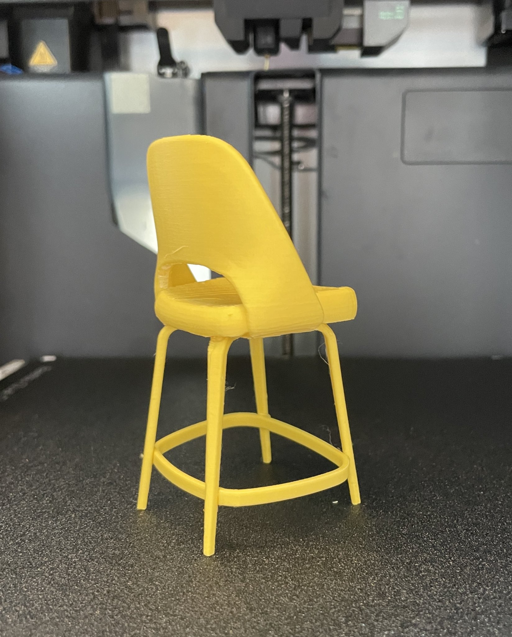 Ghế bar cho búp bê trong ngôi nhà búp bê