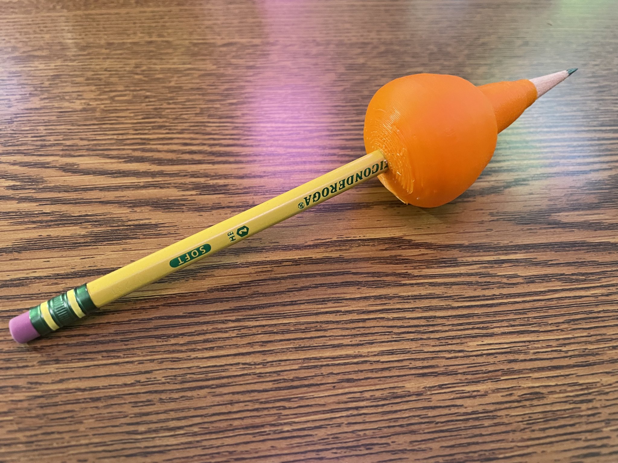 Cán bút rộng thích ứng giúp phát triển kỹ năng vận động tinh