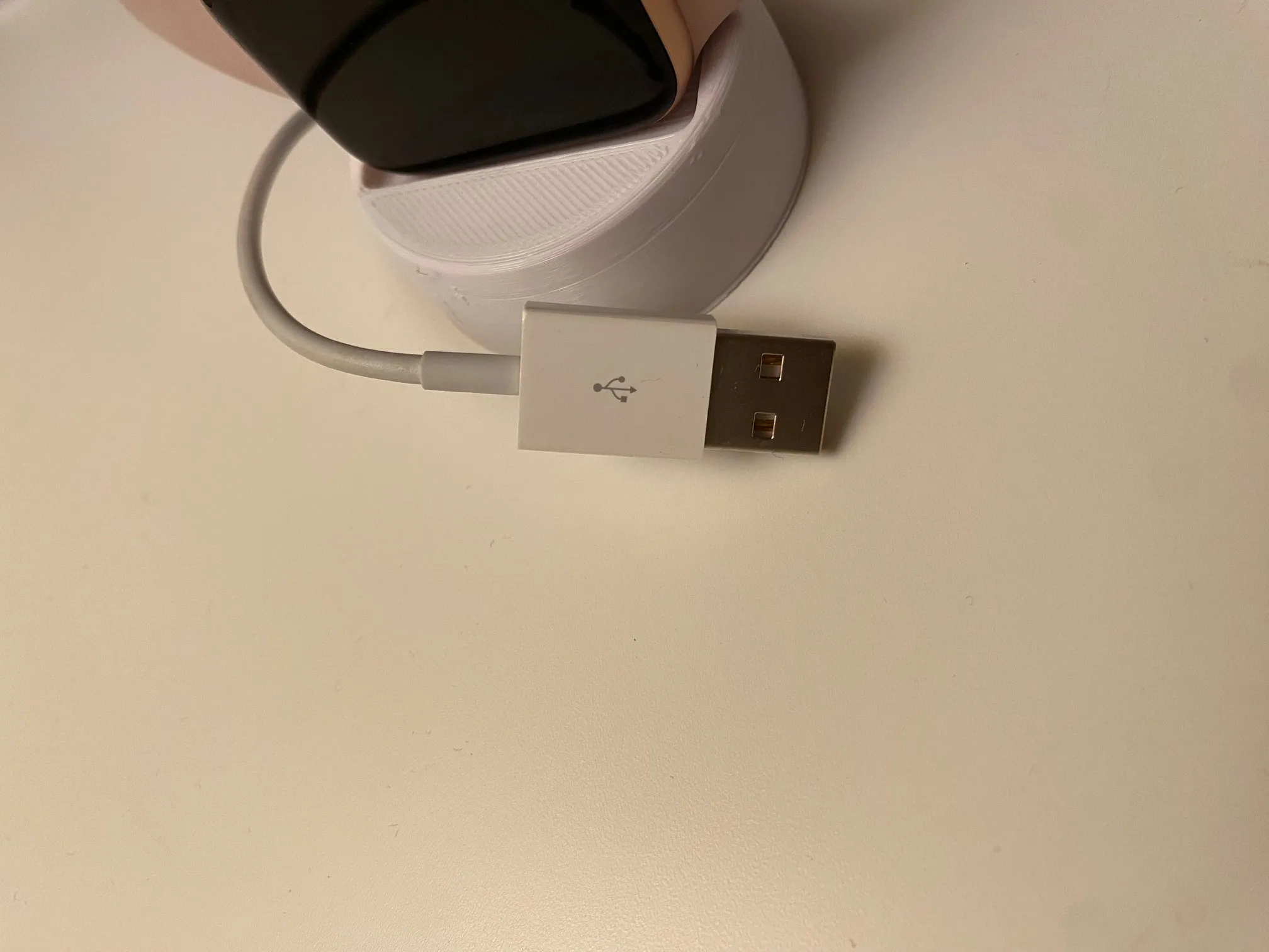 Giá đỡ Apple Watch 42-44mm với lỗ cáp sạc mở rộng