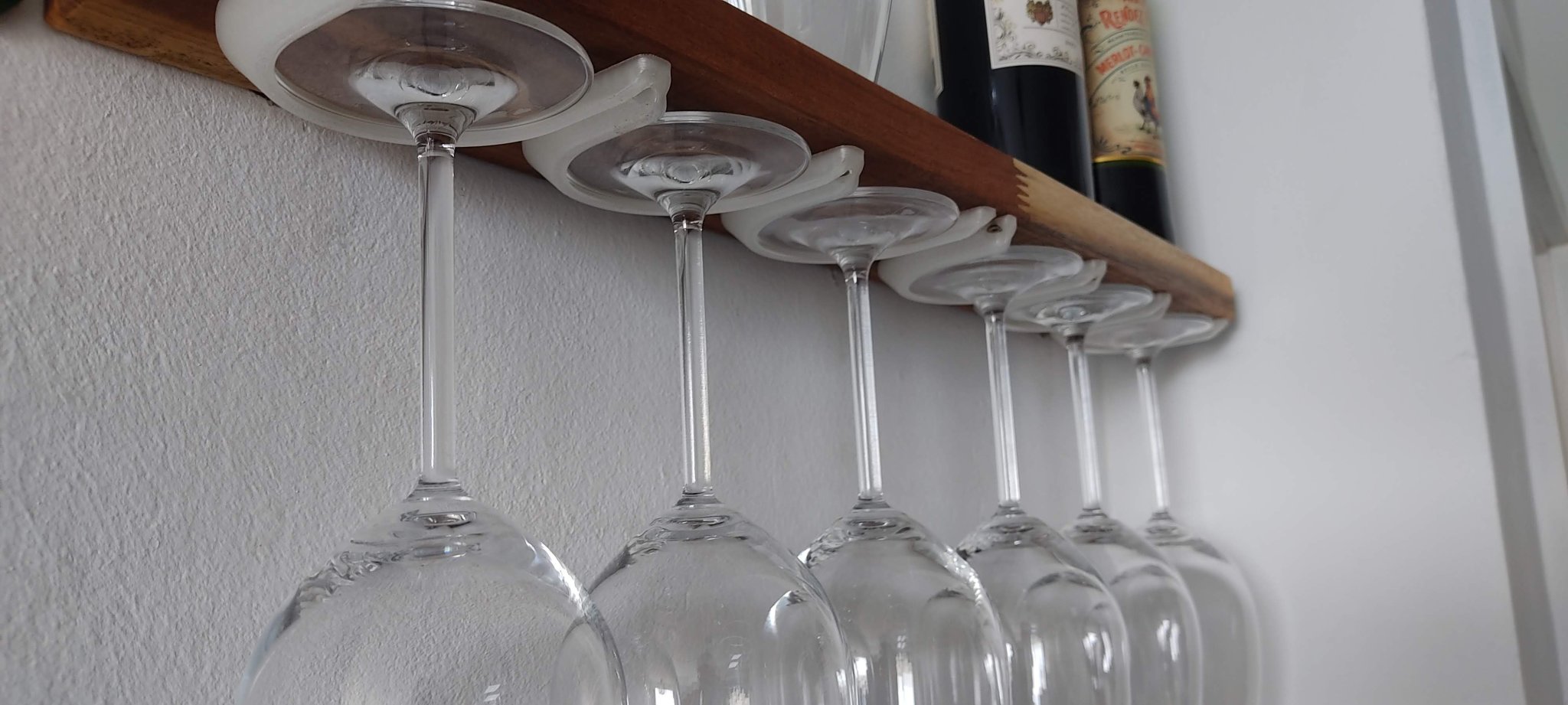 Giá đỡ đơn giản cho ly rượu vang