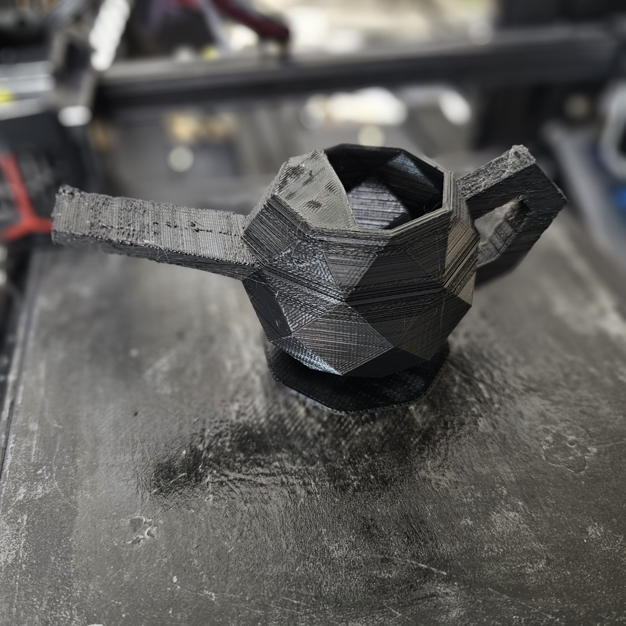 Bình tưới cây phong cách Low Poly