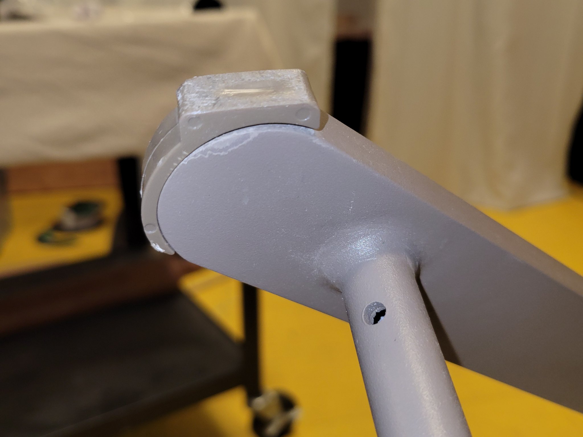 Chân thay thế cho ghế 'Fauteuil repas avec coussin' của Sifas